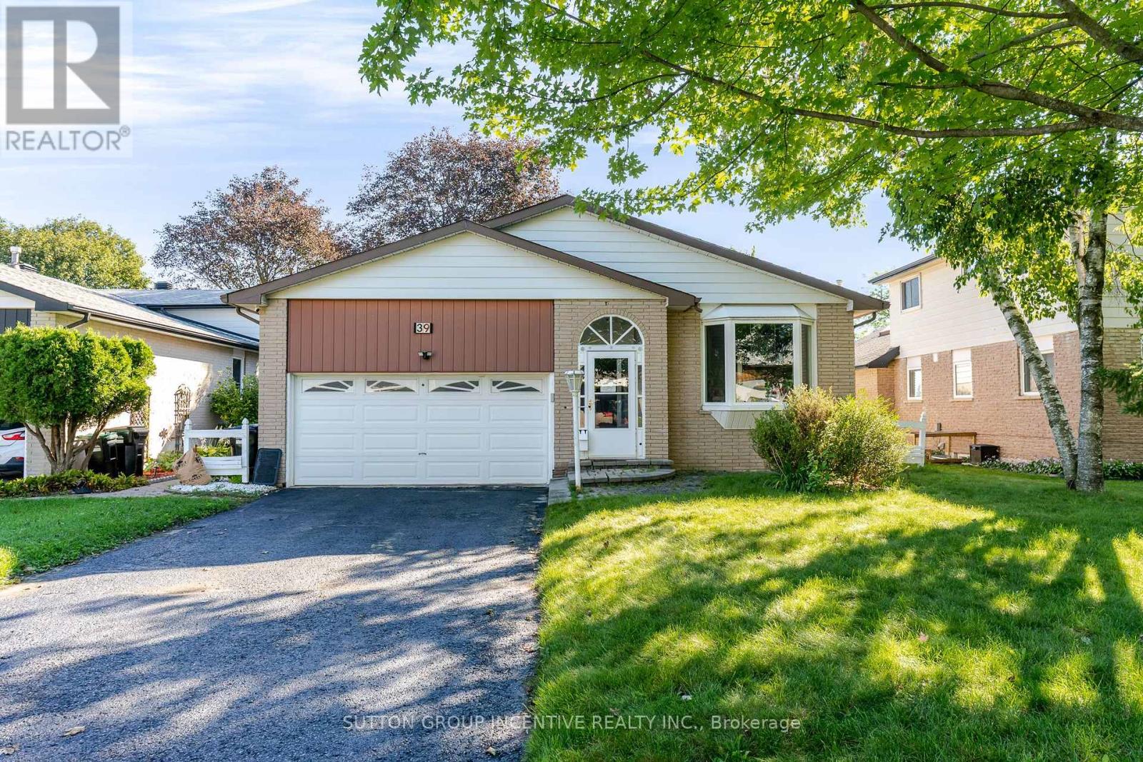 39 Carol Road, Barrie (Allandale Heights), Ontario  L4N 3P6 - Photo 1 - S13755354