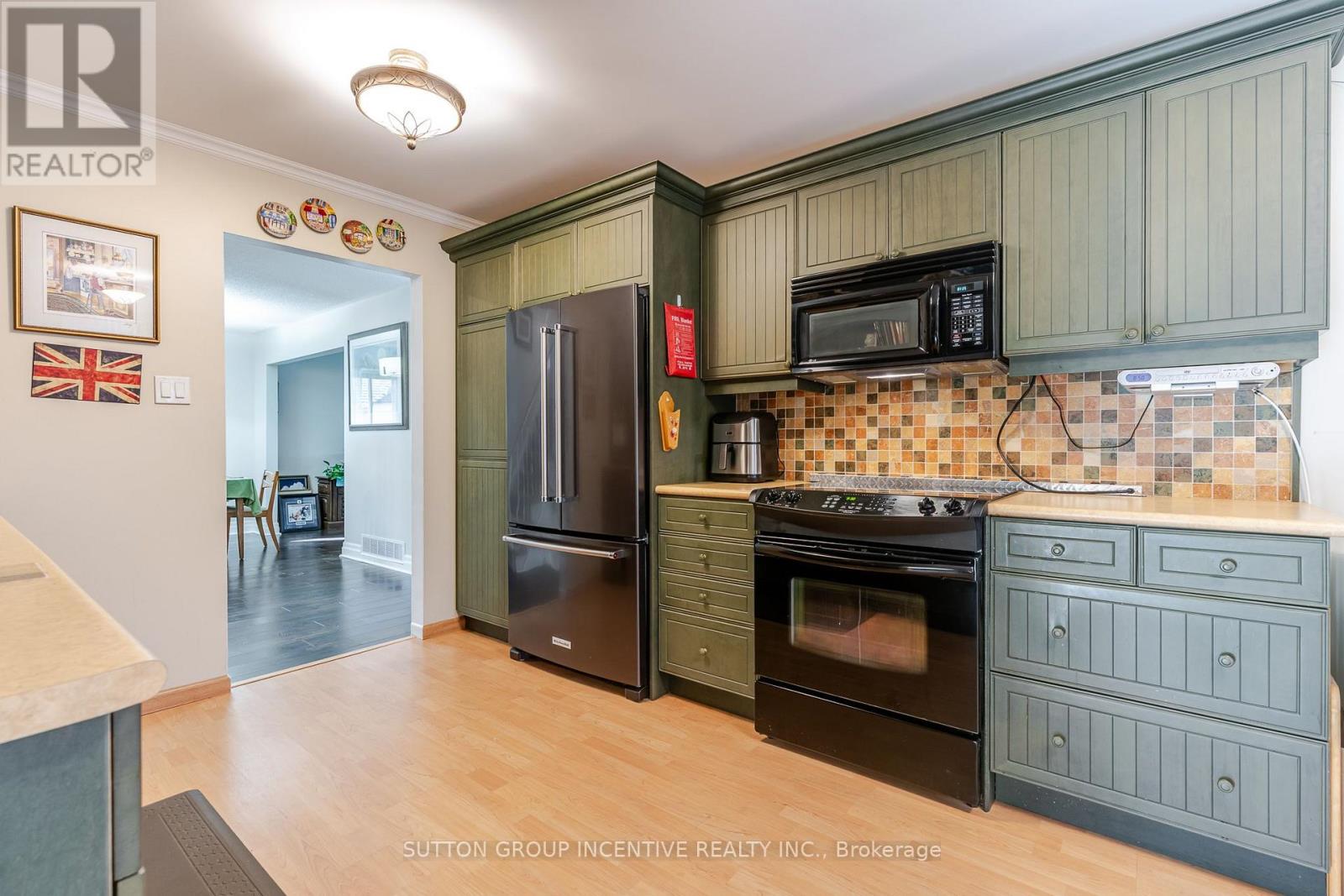 39 Carol Road, Barrie (Allandale Heights), Ontario  L4N 3P6 - Photo 17 - S13755354