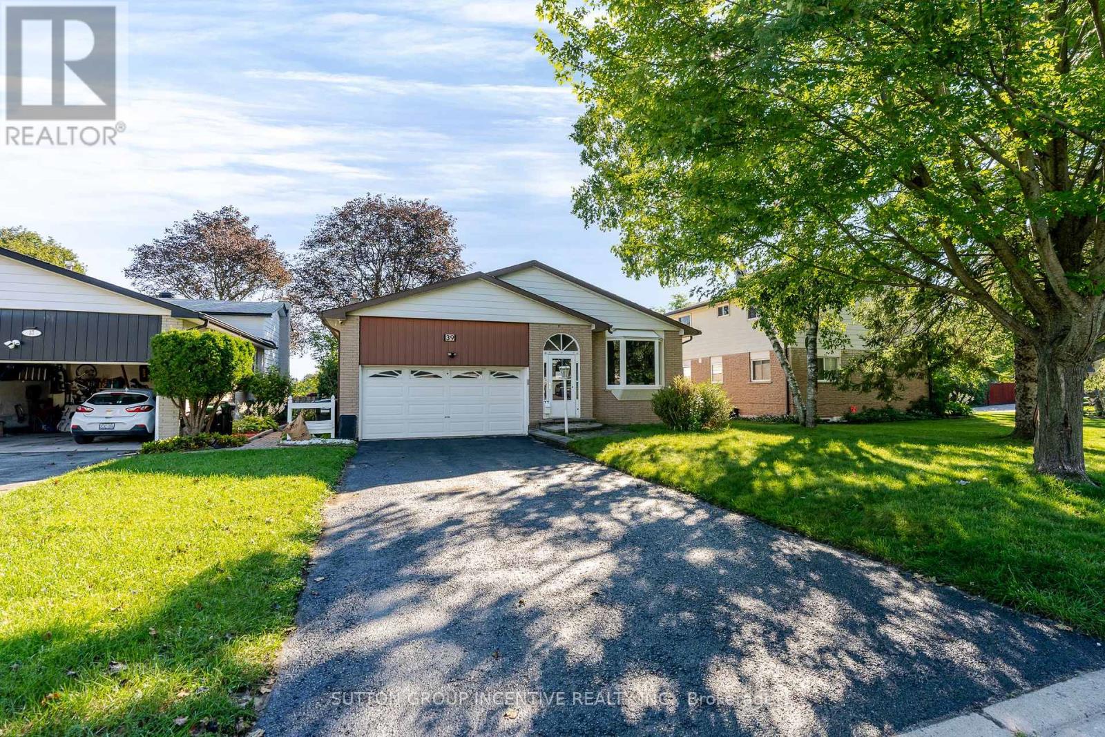 39 Carol Road, Barrie (Allandale Heights), Ontario  L4N 3P6 - Photo 2 - S13755354