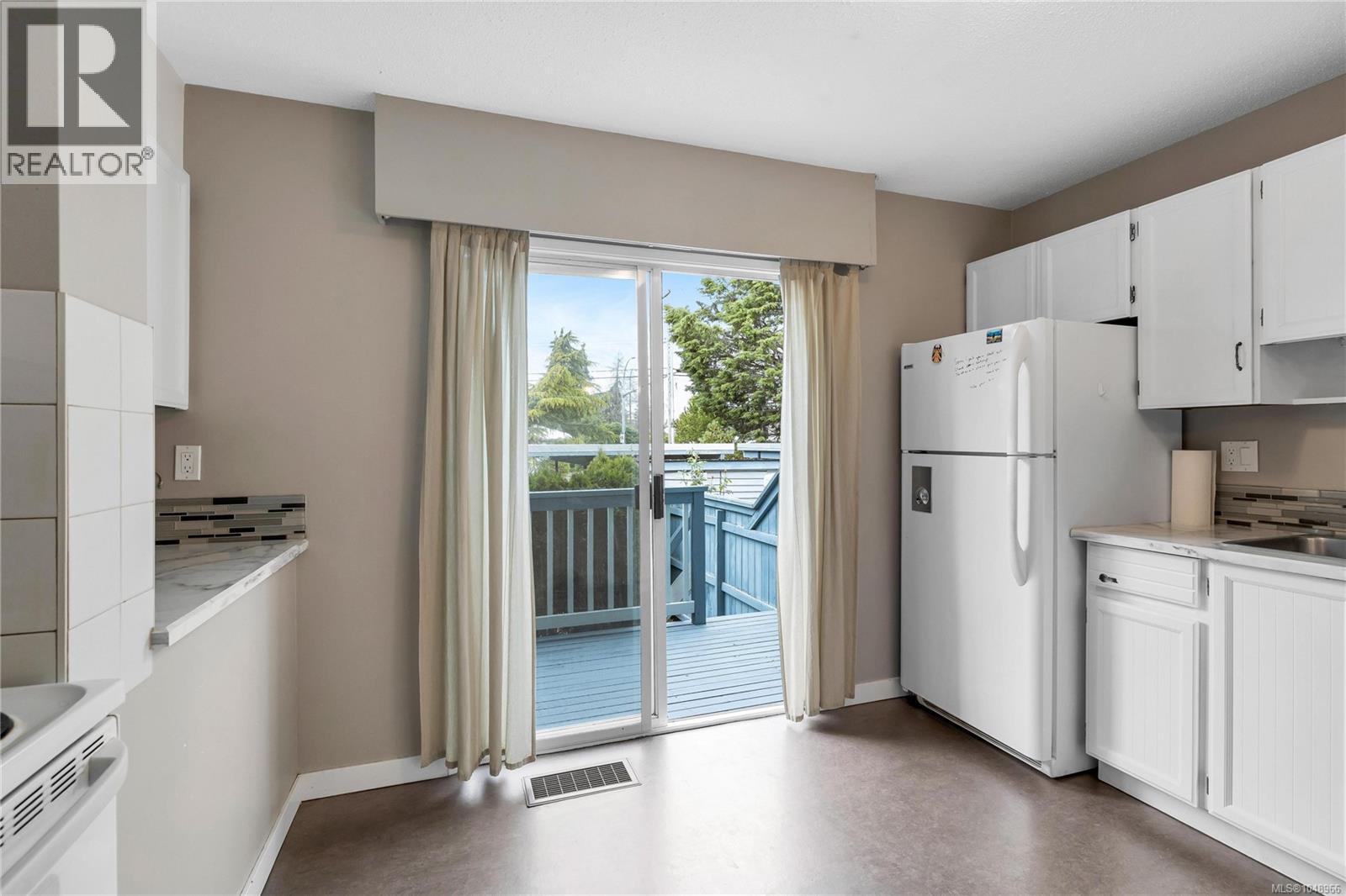 4 3987 Gordon Head Rd, Saanich, British Columbia  V8N 3X5 - Photo 13 - 1048966