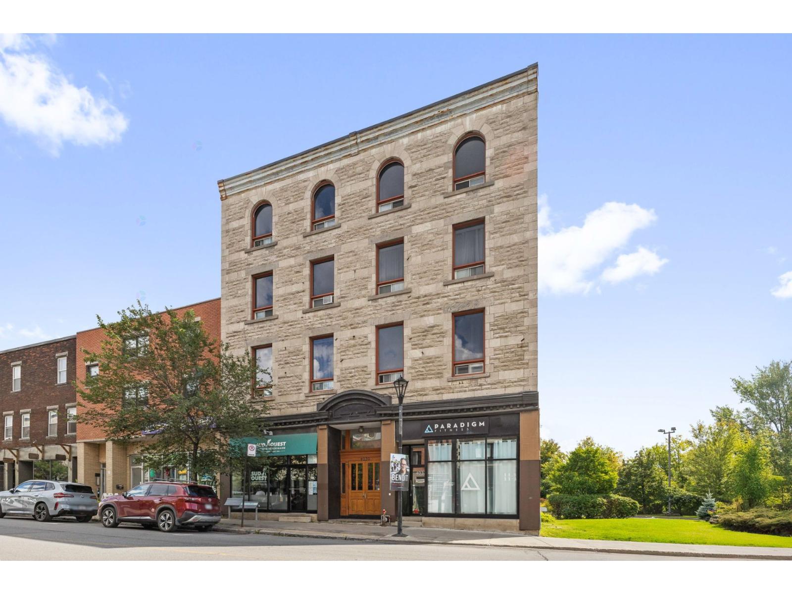 4030 Rue Notre-Dame O.|#301 Montréal (Le Sud-Ouest) Quebec Canada H4C1R1 2