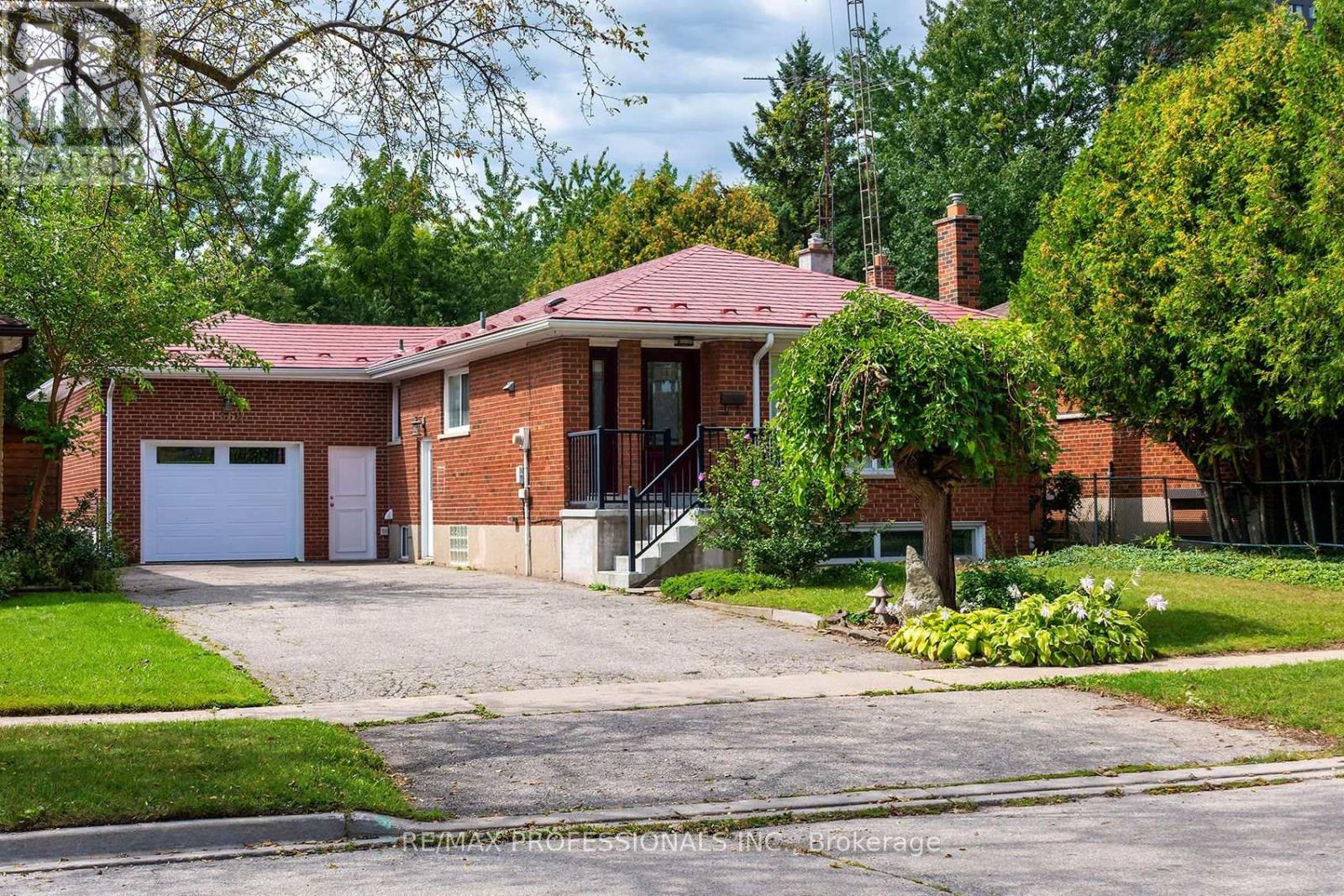 1360 LEWISHAM DRIVE, Mississauga, Ontario