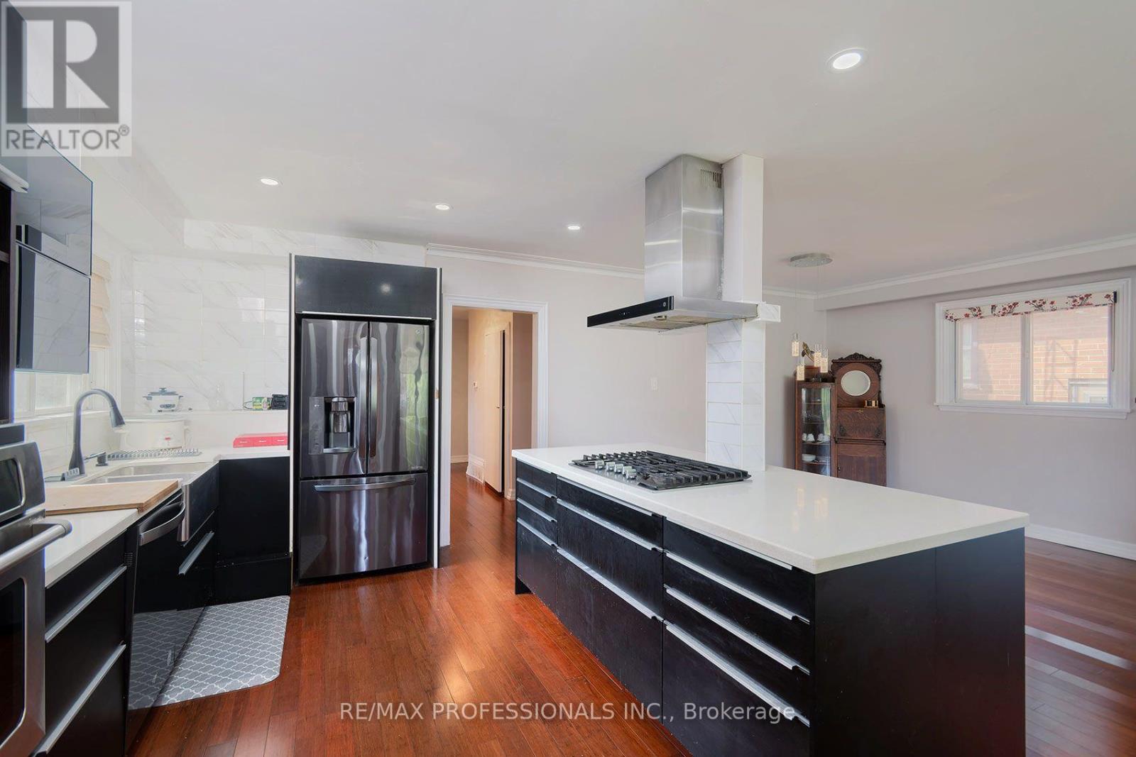 1360 Lewisham Drive, Mississauga, Ontario  L5J 3P9 - Photo 11 - W13755252