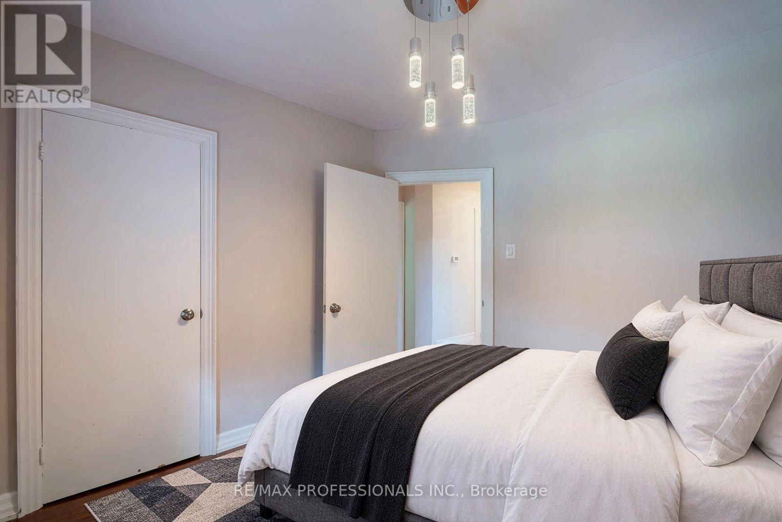 1360 Lewisham Drive, Mississauga, Ontario  L5J 3P9 - Photo 15 - W13755252