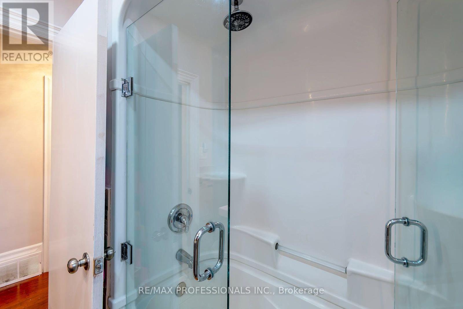 1360 Lewisham Drive, Mississauga, Ontario  L5J 3P9 - Photo 18 - W13755252