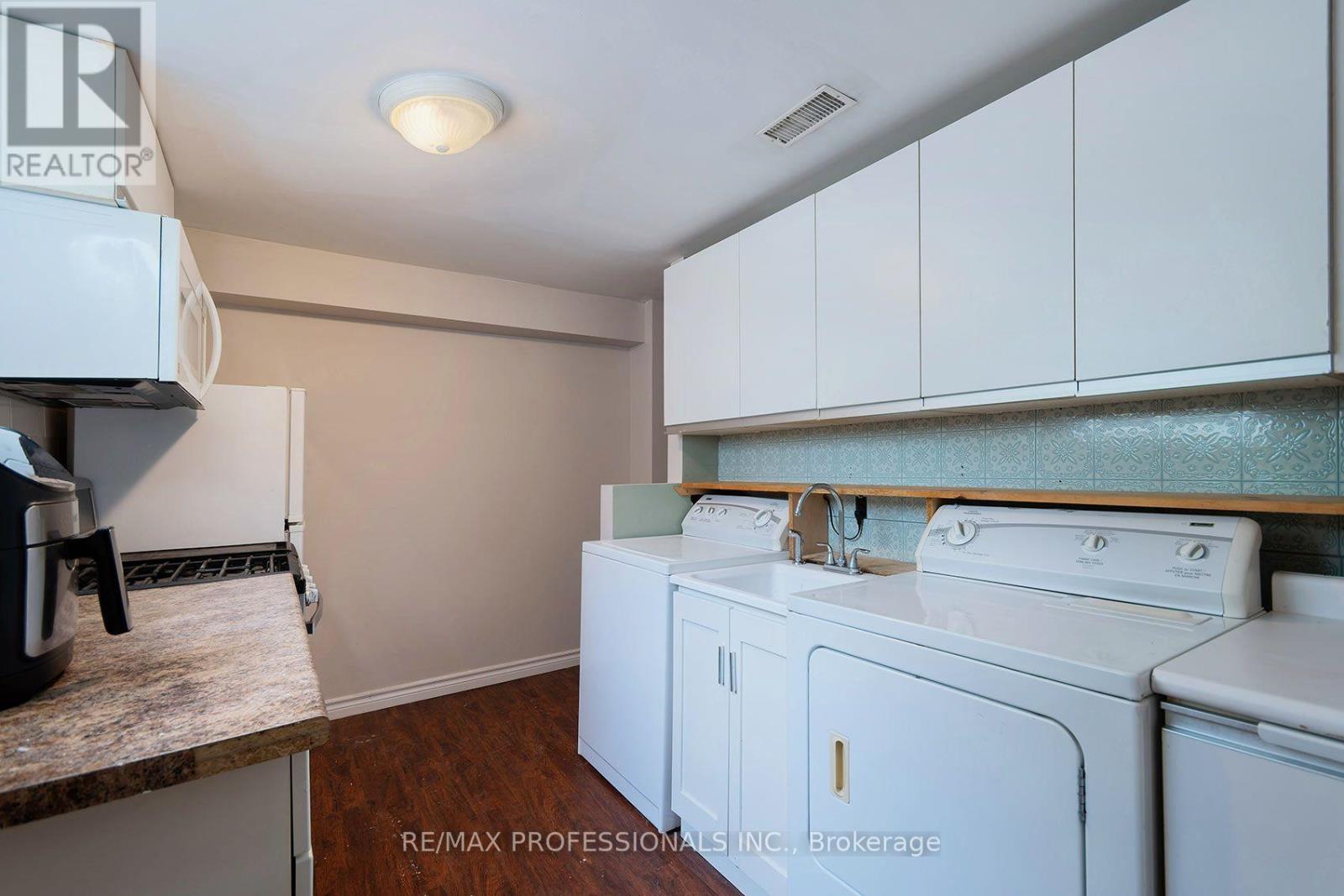1360 Lewisham Drive, Mississauga, Ontario  L5J 3P9 - Photo 25 - W13755252