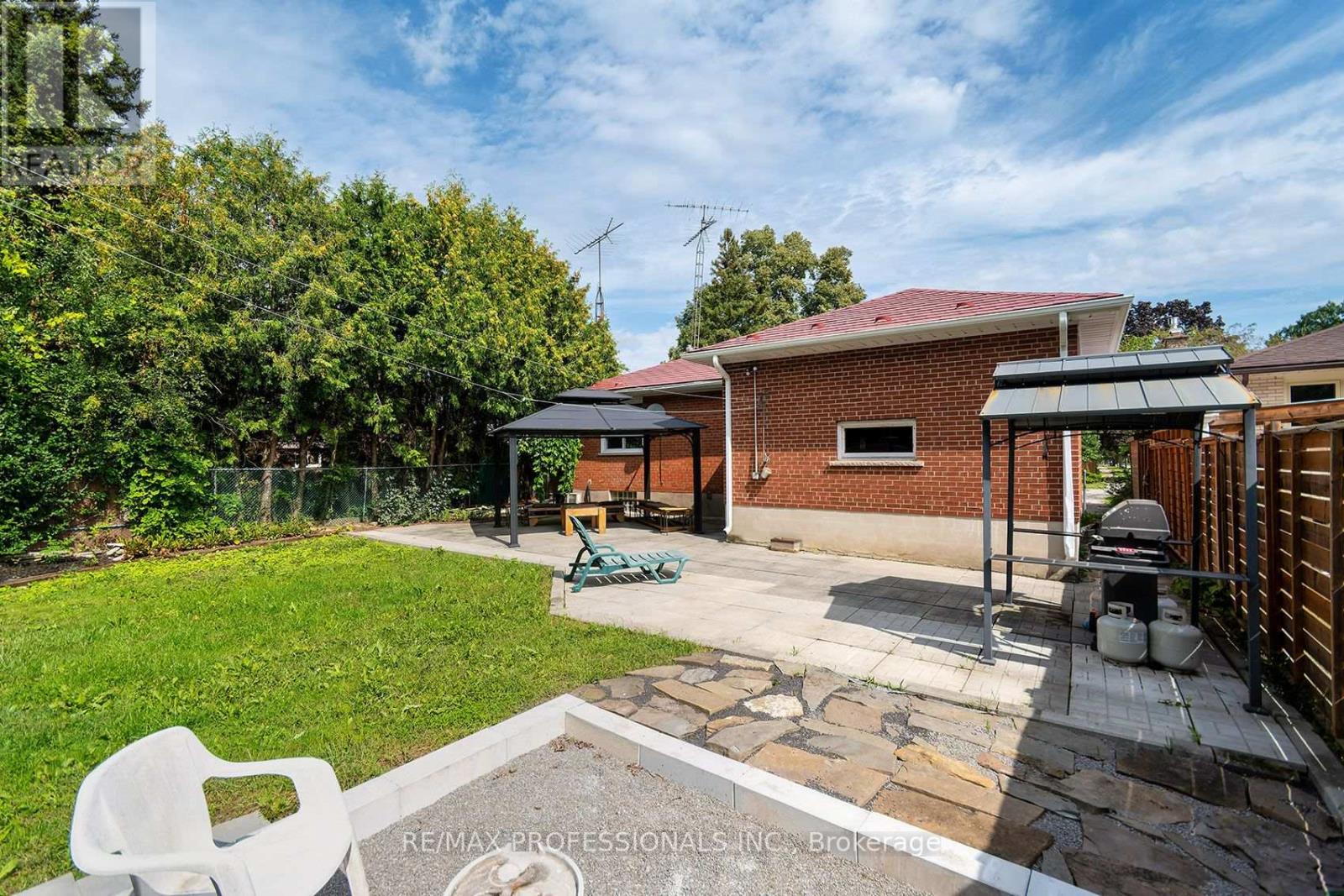 1360 Lewisham Drive, Mississauga, Ontario  L5J 3P9 - Photo 31 - W13755252