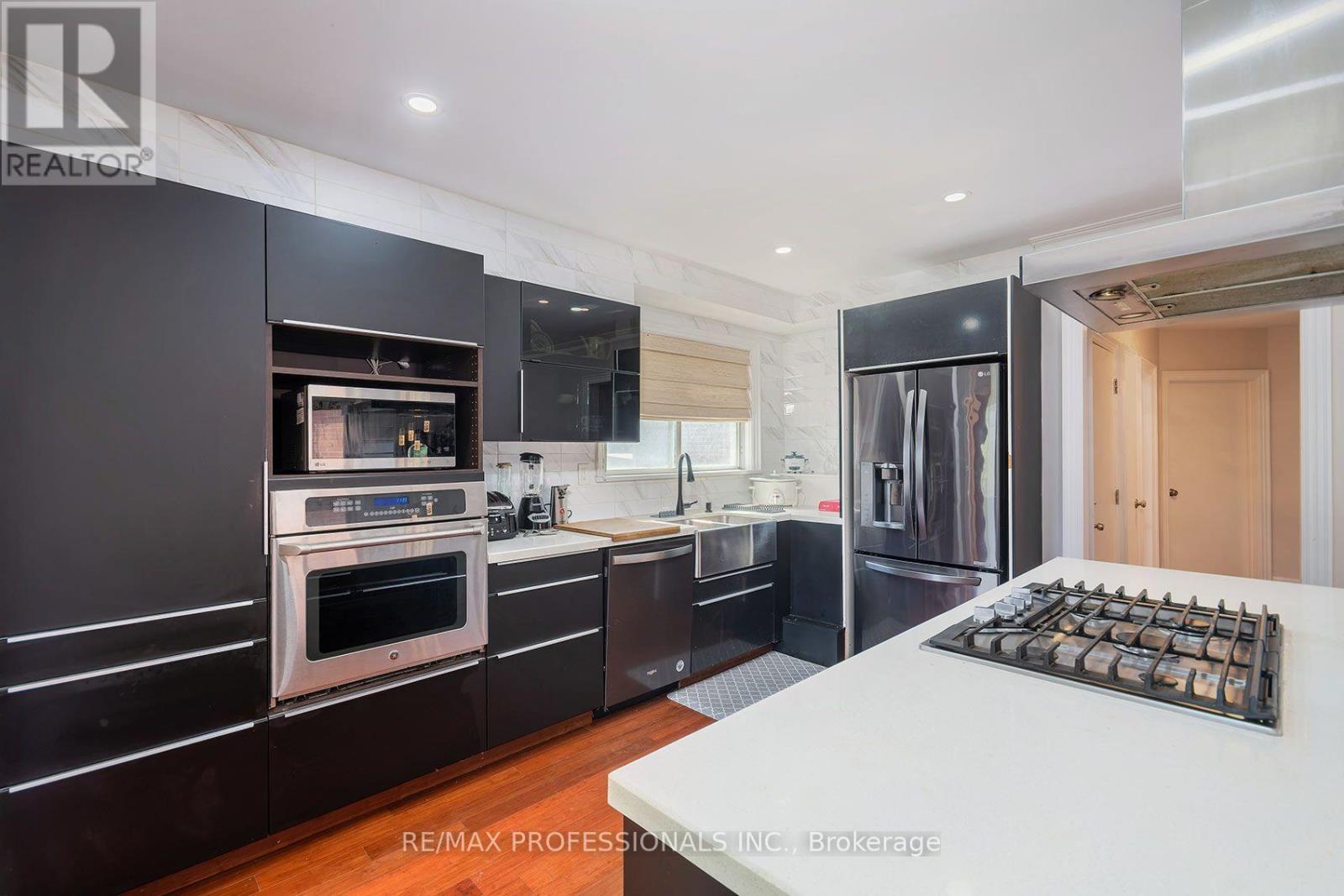1360 Lewisham Drive, Mississauga, Ontario  L5J 3P9 - Photo 8 - W13755252