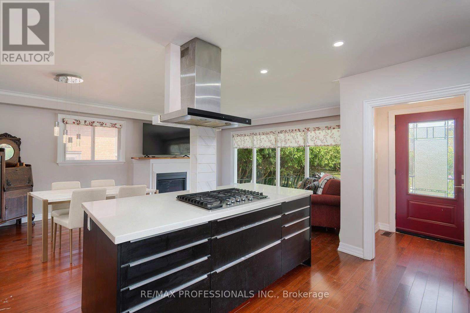 1360 Lewisham Drive, Mississauga, Ontario  L5J 3P9 - Photo 9 - W13755252