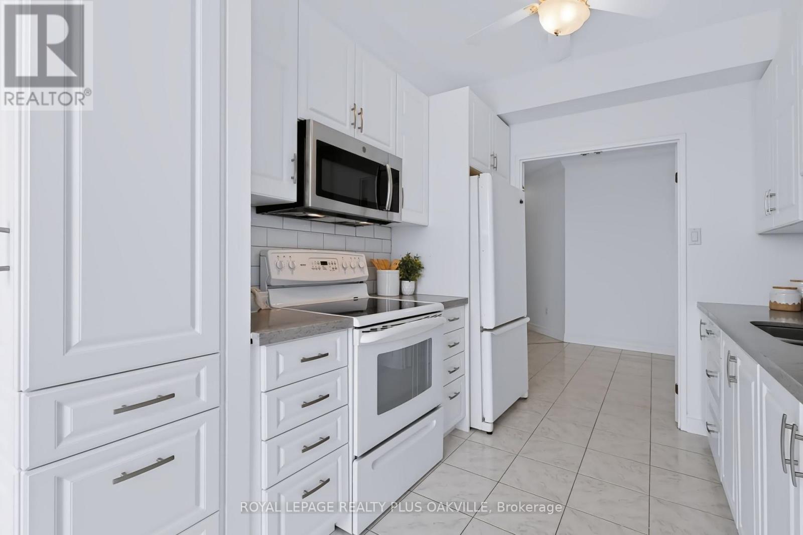 712 - 2511 Lakeshore Road W, Oakville, Ontario  L6L 6L9 - Photo 11 - W13755296