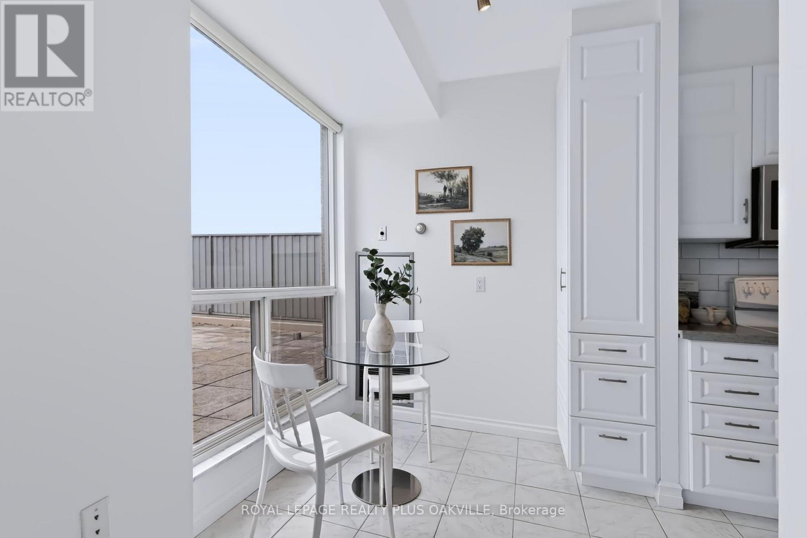 712 - 2511 Lakeshore Road W, Oakville, Ontario  L6L 6L9 - Photo 12 - W13755296
