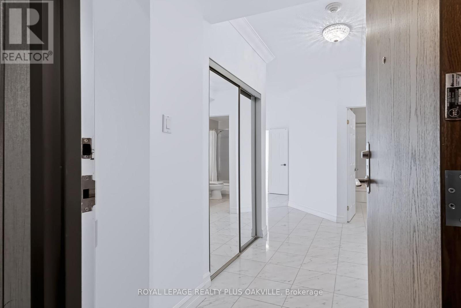 712 - 2511 Lakeshore Road W, Oakville, Ontario  L6L 6L9 - Photo 4 - W13755296