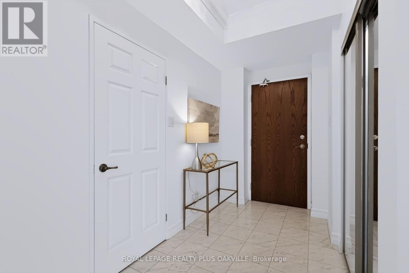 712 - 2511 Lakeshore Road W, Oakville, Ontario  L6L 6L9 - Photo 5 - W13755296