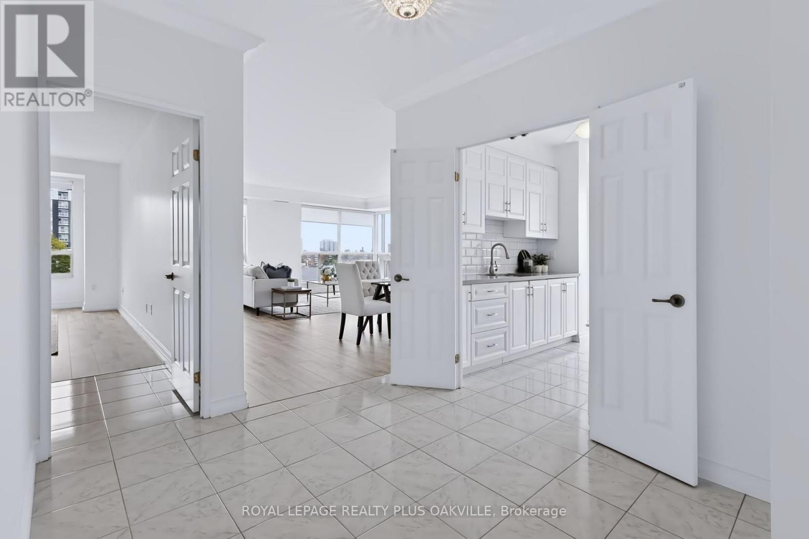 712 - 2511 Lakeshore Road W, Oakville, Ontario  L6L 6L9 - Photo 7 - W13755296