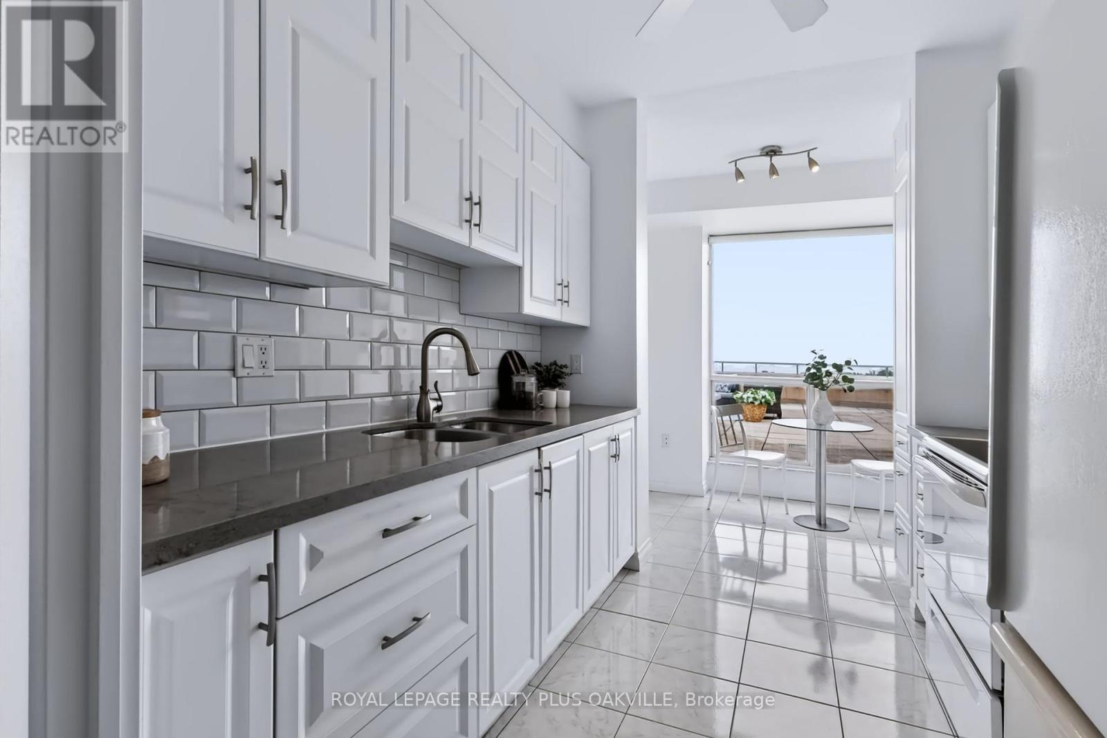 712 - 2511 Lakeshore Road W, Oakville, Ontario  L6L 6L9 - Photo 8 - W13755296