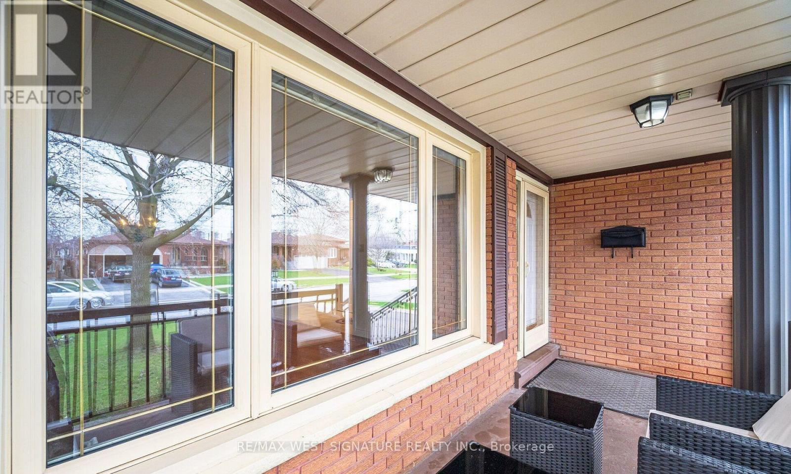 36 Windsor Road, Toronto, Ontario  M9R 3G4 - Photo 2 - W13755364