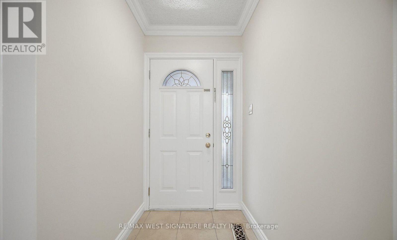 36 Windsor Road, Toronto, Ontario  M9R 3G4 - Photo 3 - W13755364