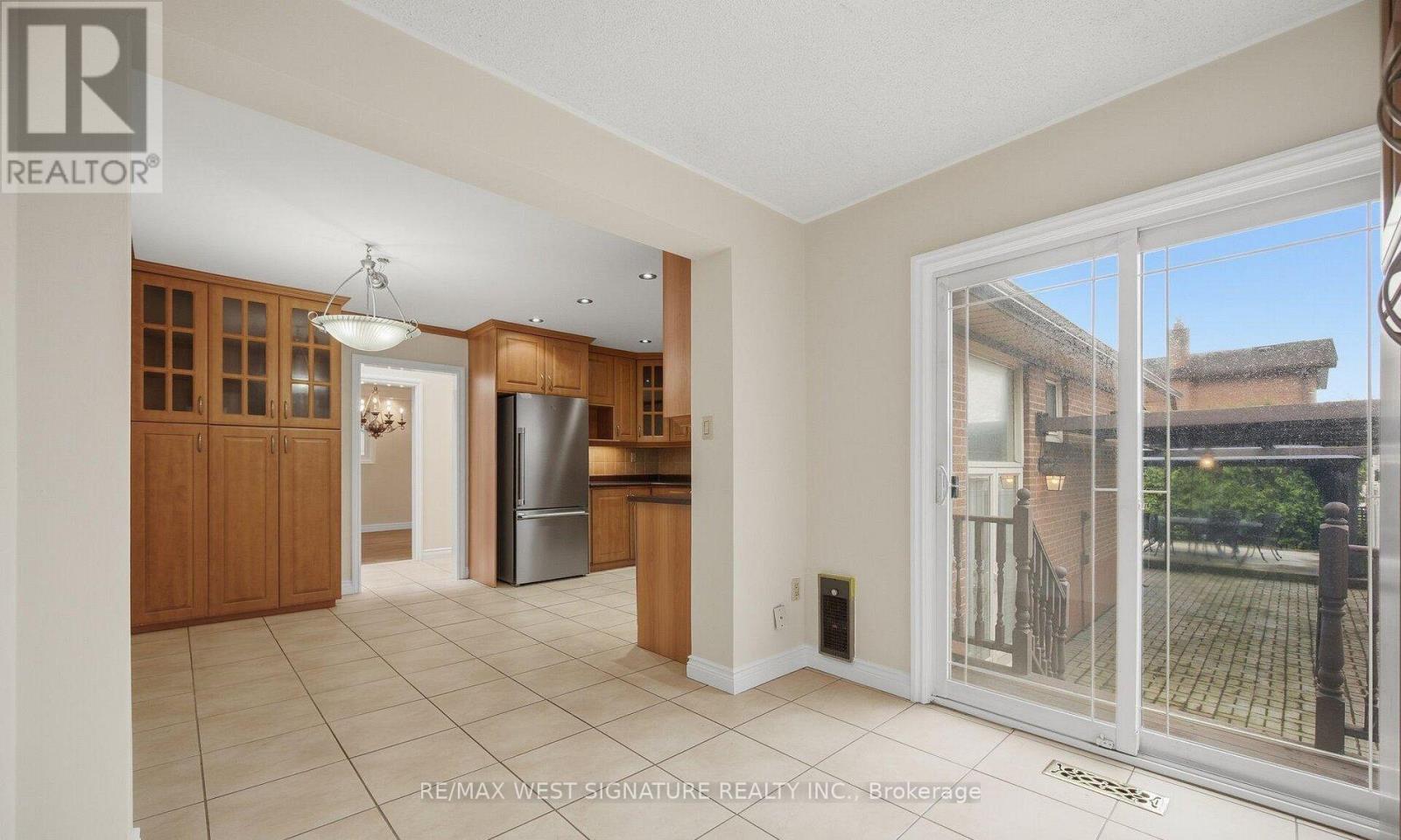 36 Windsor Road, Toronto, Ontario  M9R 3G4 - Photo 9 - W13755364