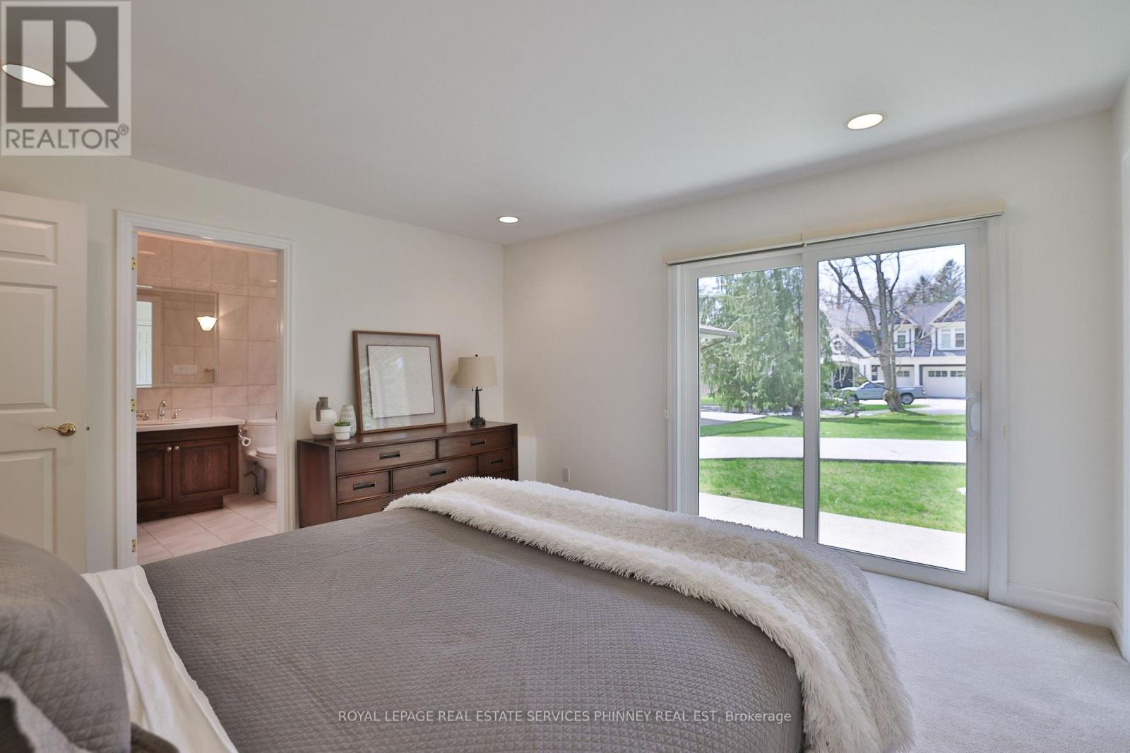 1066 Stockwell Avenue, Mississauga, Ontario  L5H 1B4 - Photo 16 - W13755370
