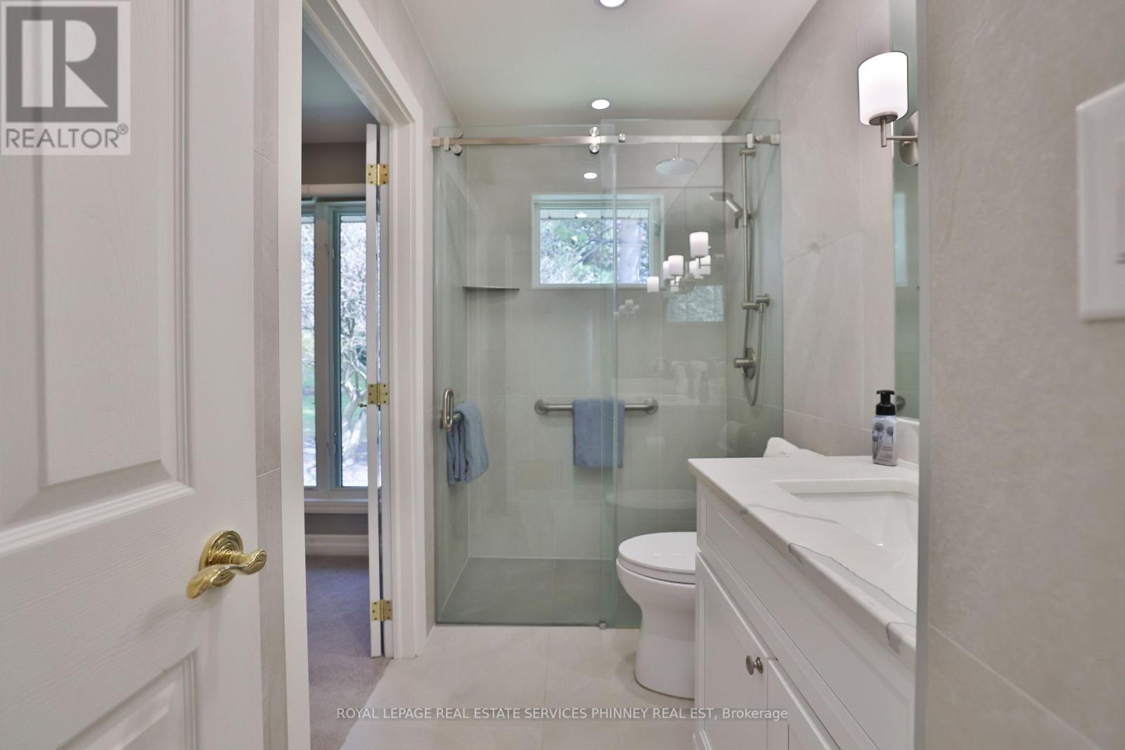 1066 Stockwell Avenue, Mississauga, Ontario  L5H 1B4 - Photo 20 - W13755370