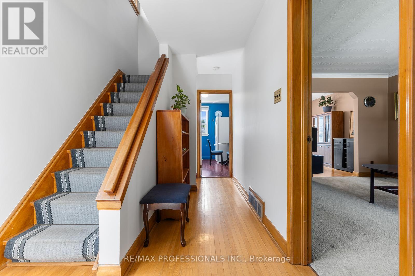 122 Treeview Drive, Toronto, Ontario  M8W 4C3 - Photo 4 - W13755400
