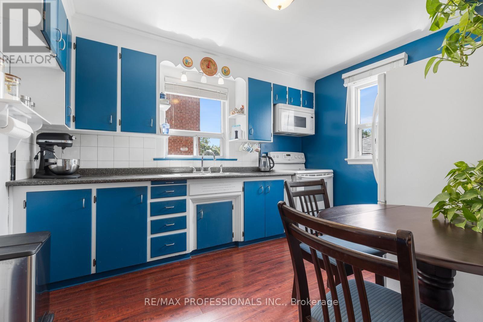 122 Treeview Drive, Toronto, Ontario  M8W 4C3 - Photo 6 - W13755400