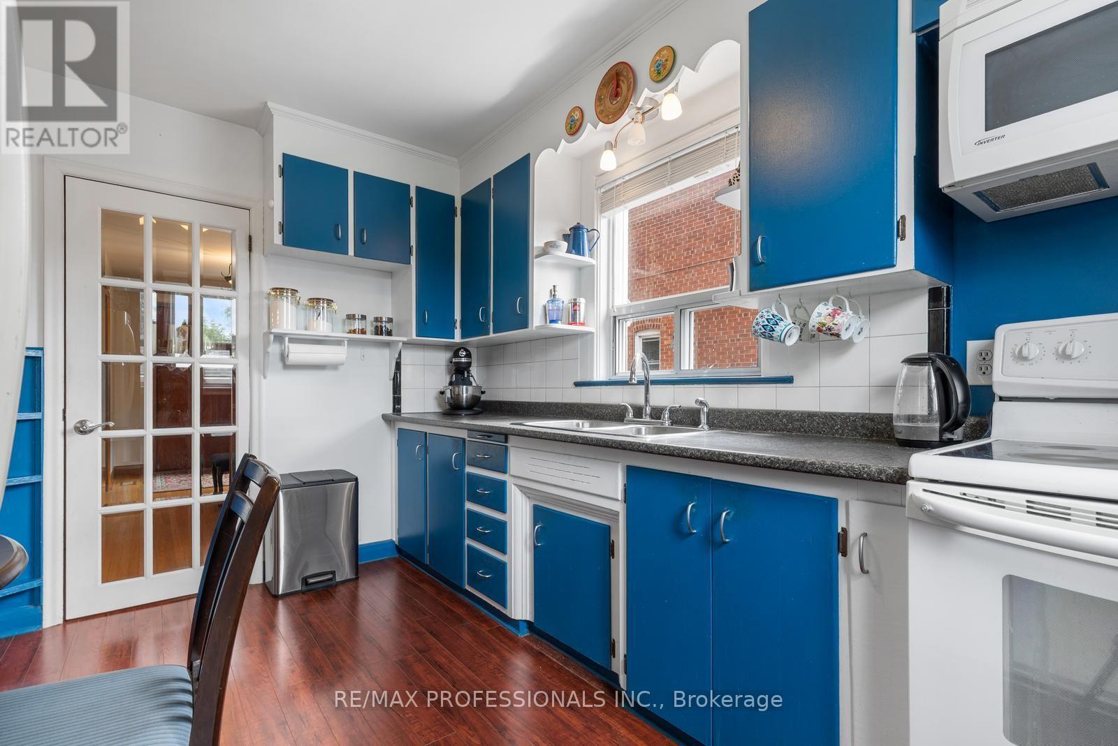 122 Treeview Drive, Toronto, Ontario  M8W 4C3 - Photo 8 - W13755400