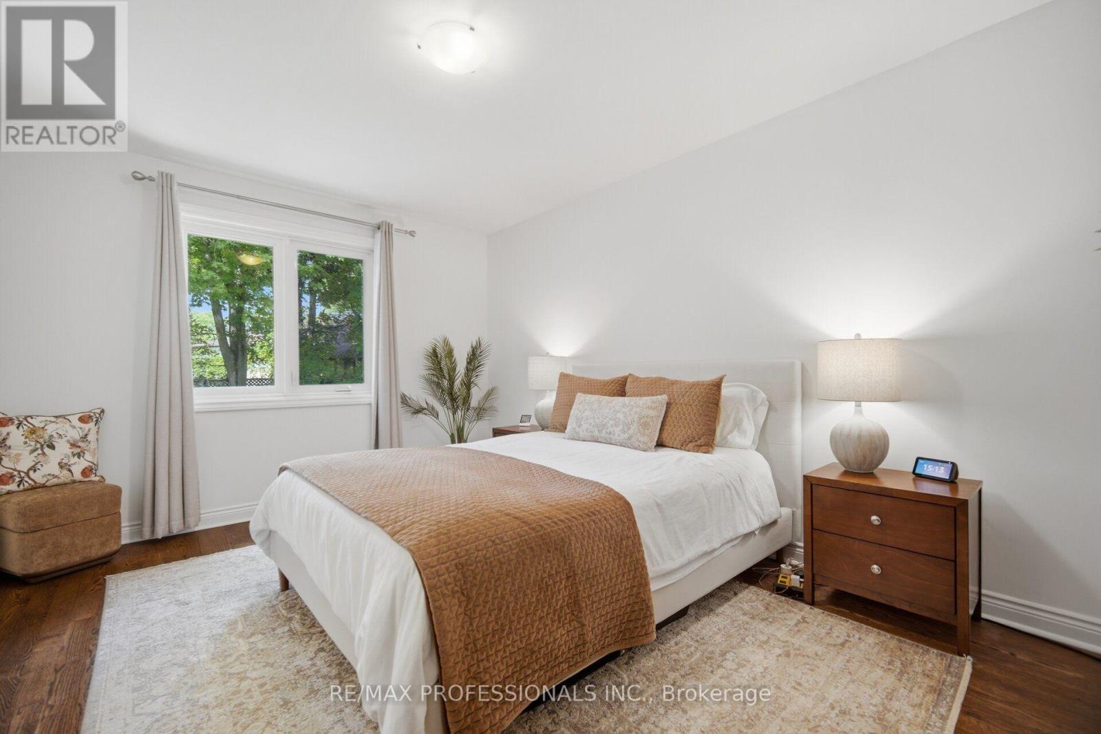 8 Beaverbrook Avenue, Toronto, Ontario M9B 2M7 - Photo 17 - W13755434