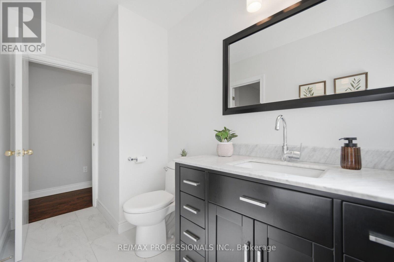 8 Beaverbrook Avenue, Toronto, Ontario M9B 2M7 - Photo 23 - W13755434