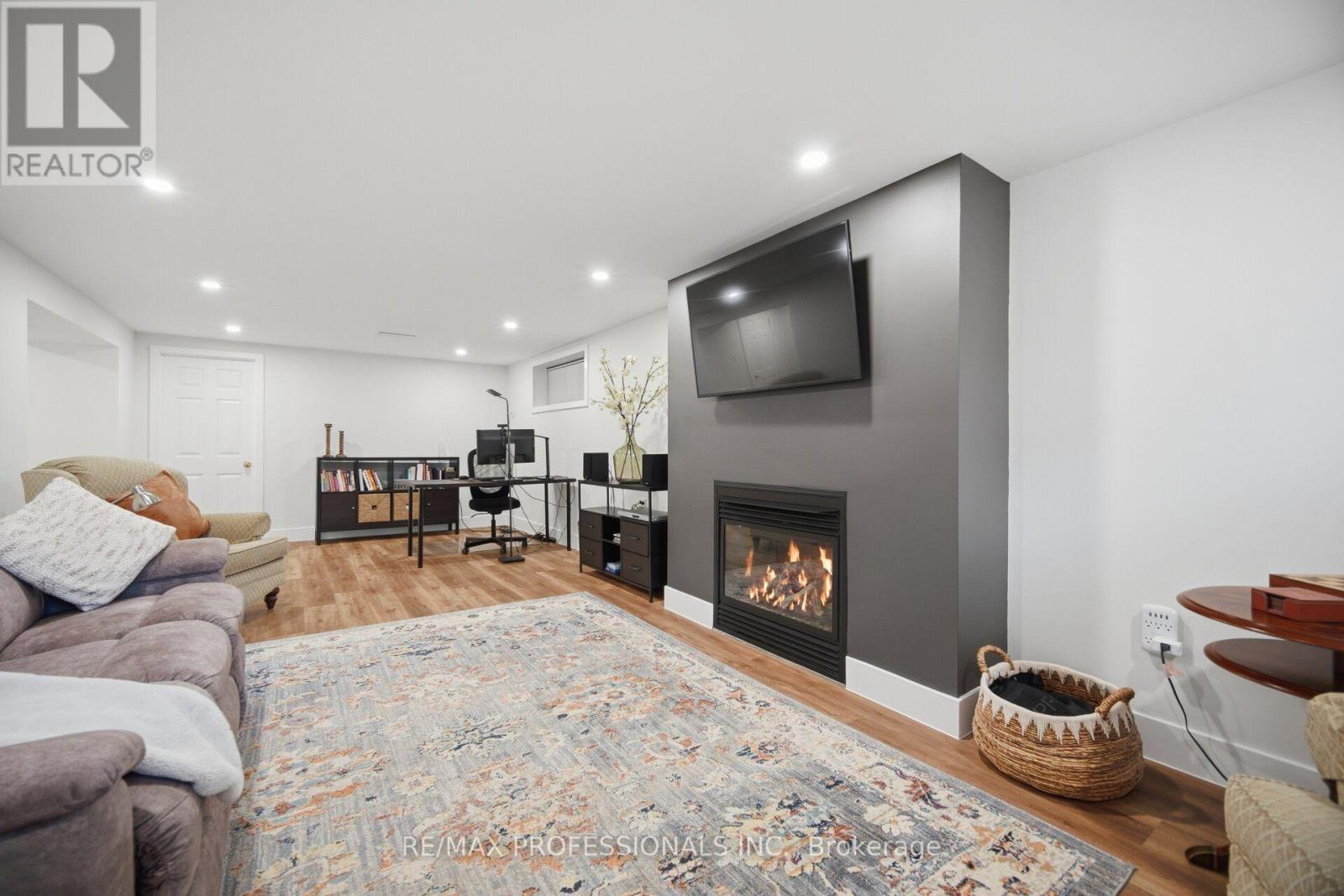 8 Beaverbrook Avenue, Toronto, Ontario M9B 2M7 - Photo 26 - W13755434