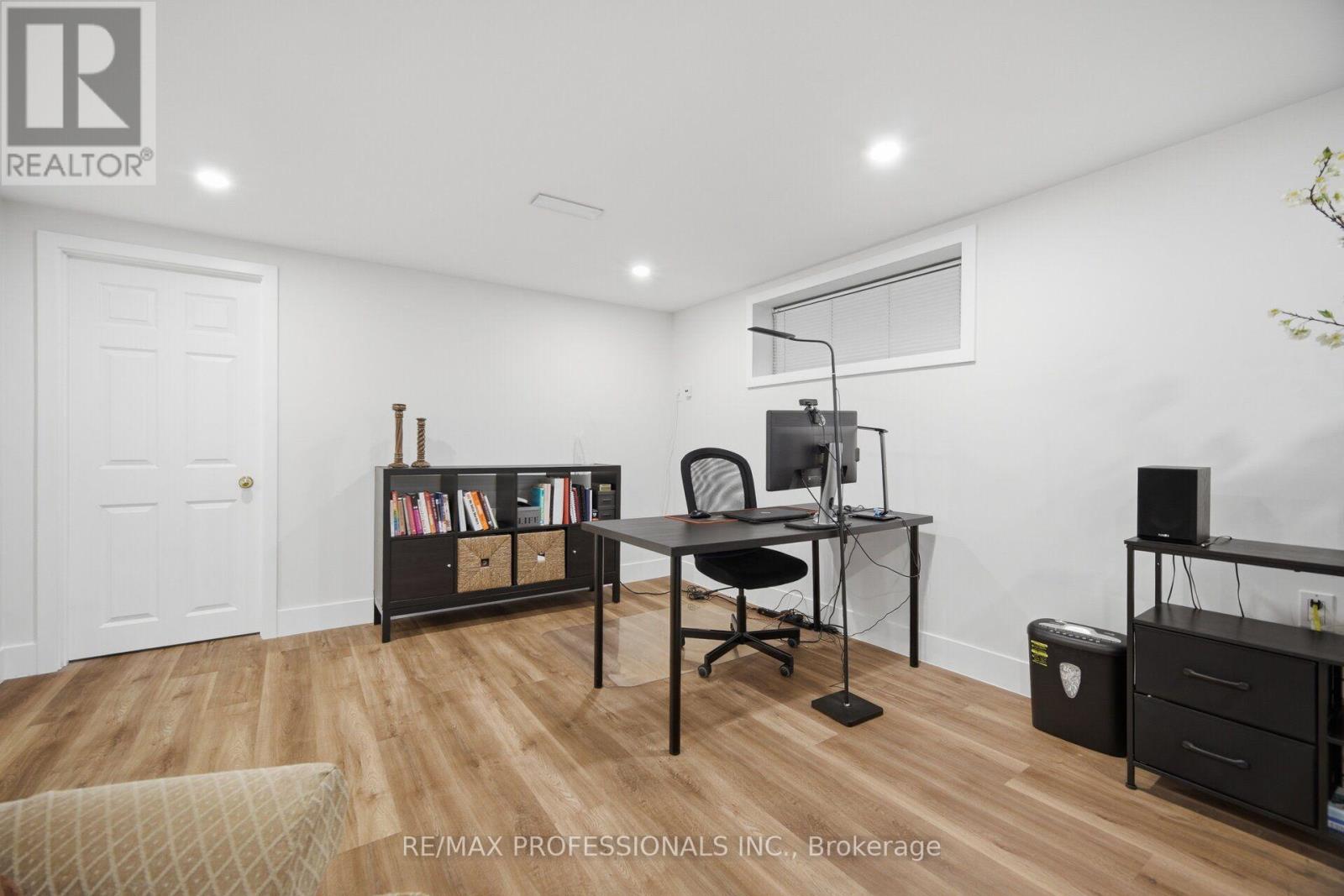 8 Beaverbrook Avenue, Toronto, Ontario M9B 2M7 - Photo 29 - W13755434
