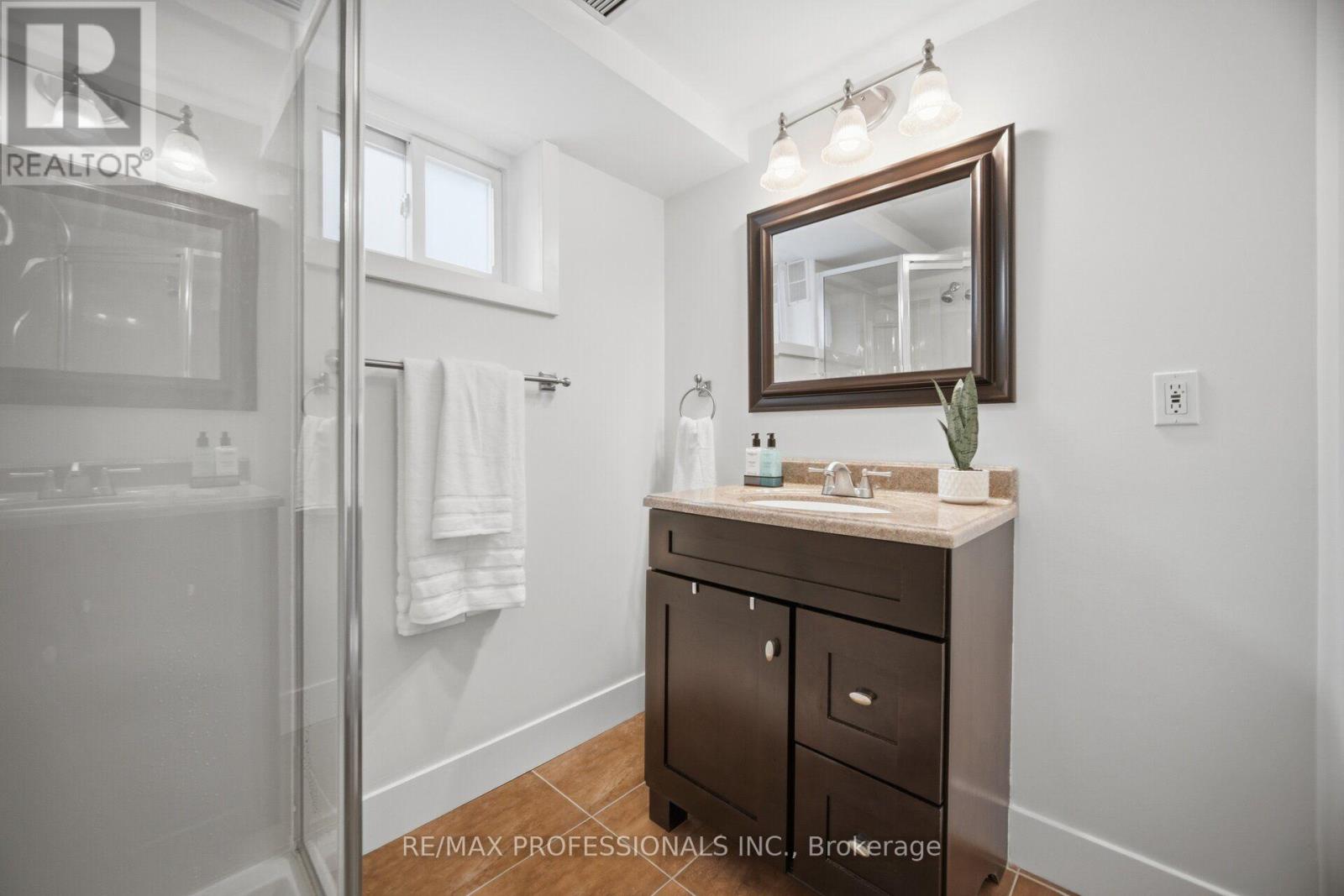 8 Beaverbrook Avenue, Toronto, Ontario M9B 2M7 - Photo 30 - W13755434
