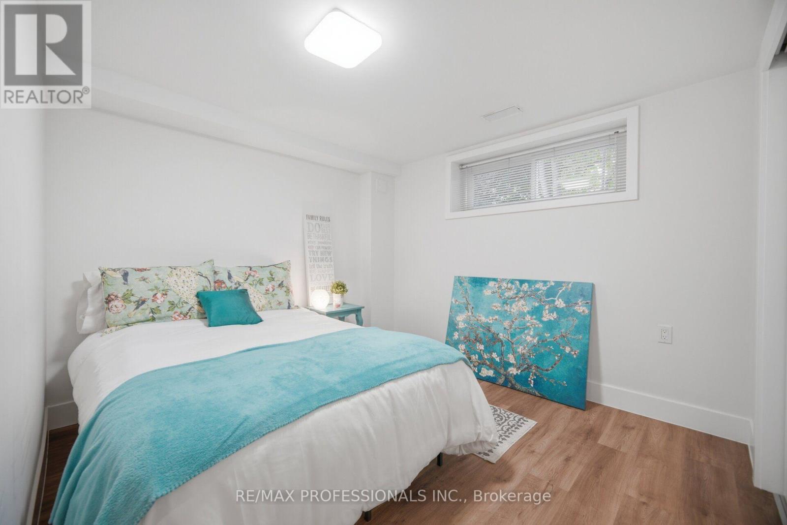 8 Beaverbrook Avenue, Toronto, Ontario M9B 2M7 - Photo 31 - W13755434