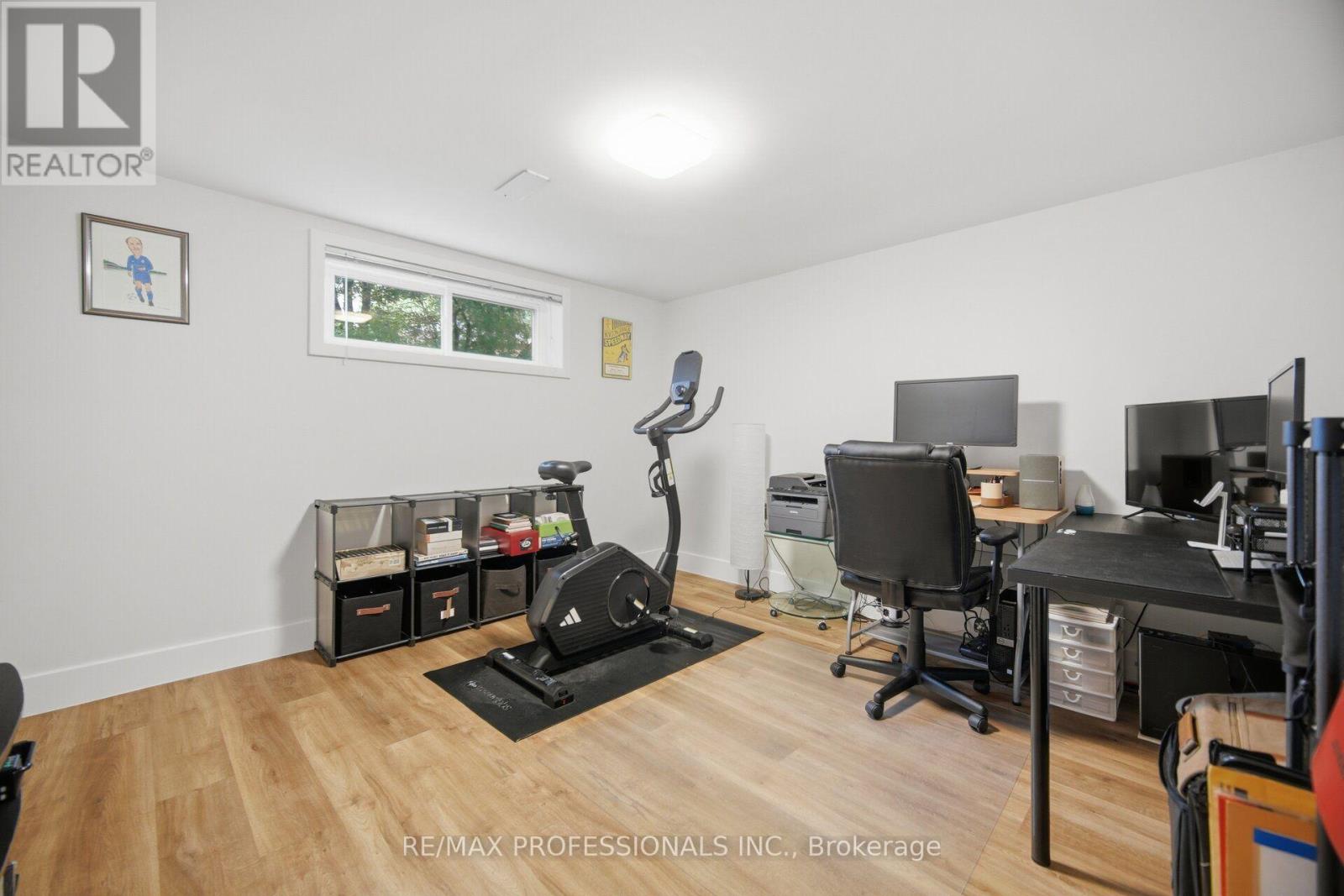 8 Beaverbrook Avenue, Toronto, Ontario M9B 2M7 - Photo 34 - W13755434