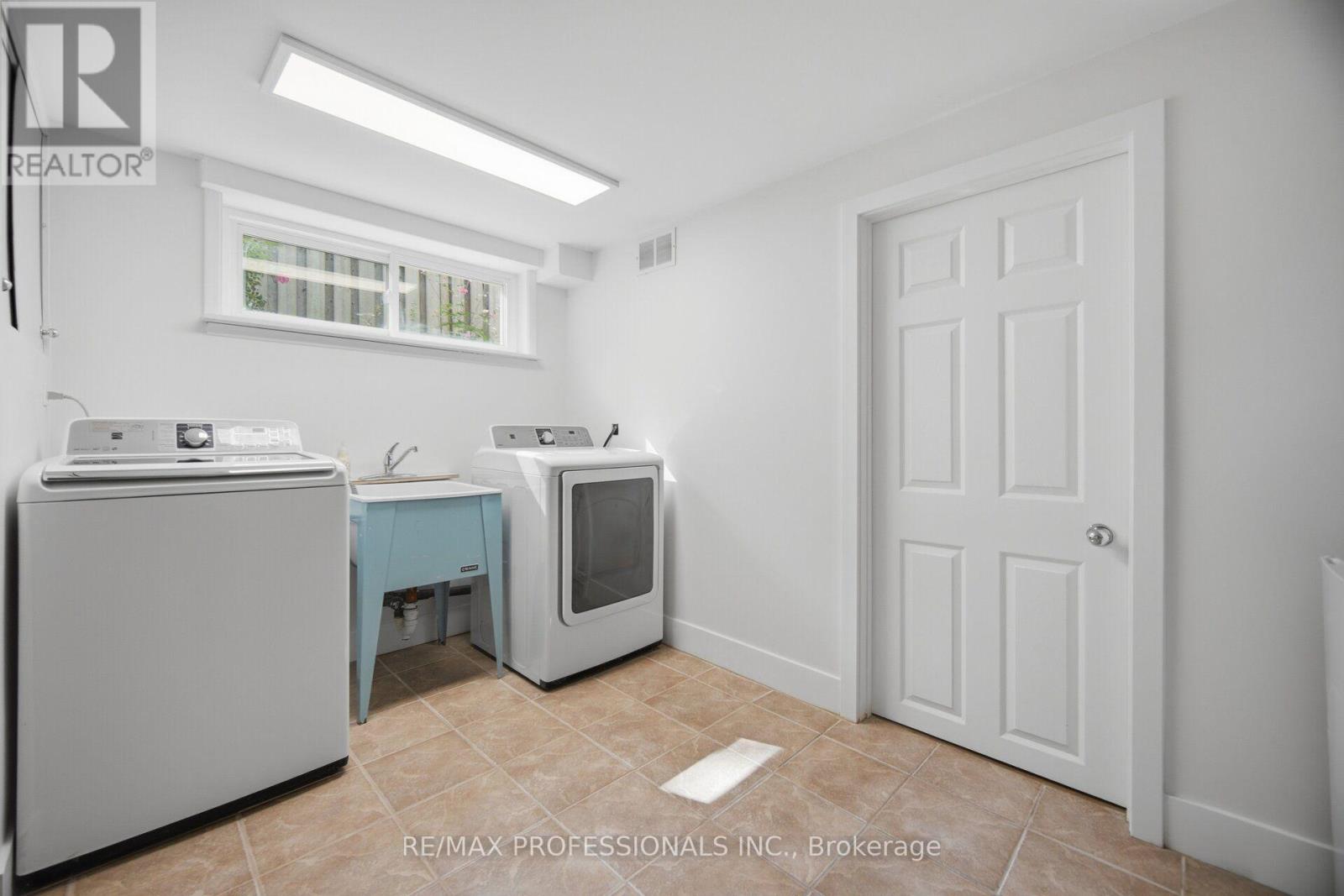 8 Beaverbrook Avenue, Toronto, Ontario M9B 2M7 - Photo 36 - W13755434