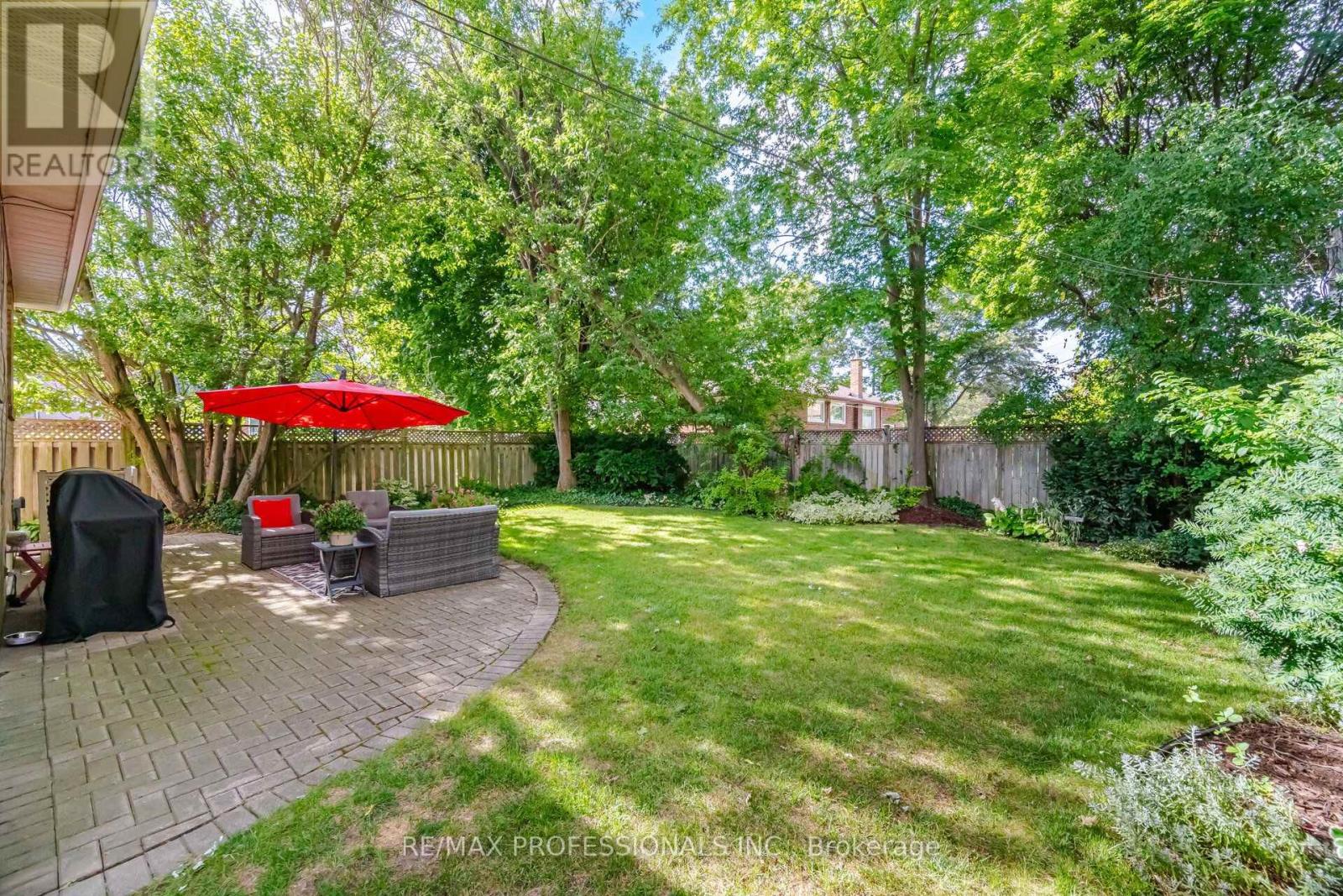 8 Beaverbrook Avenue, Toronto, Ontario M9B 2M7 - Photo 39 - W13755434