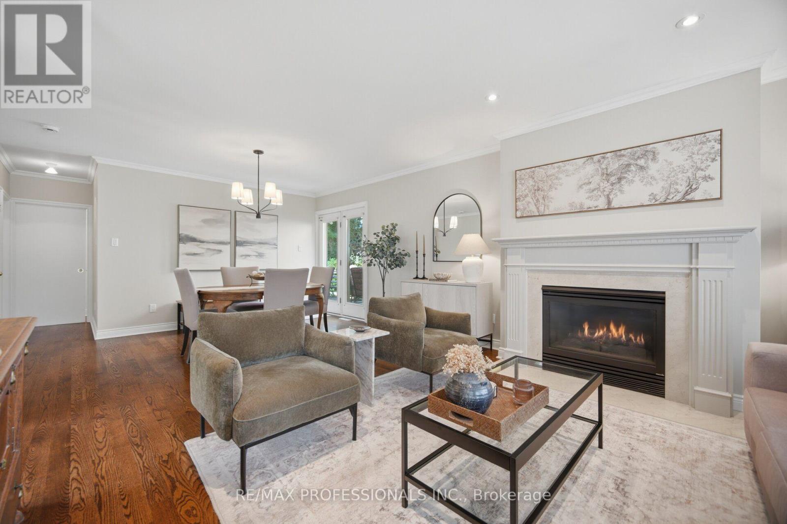 8 Beaverbrook Avenue, Toronto, Ontario M9B 2M7 - Photo 4 - W13755434
