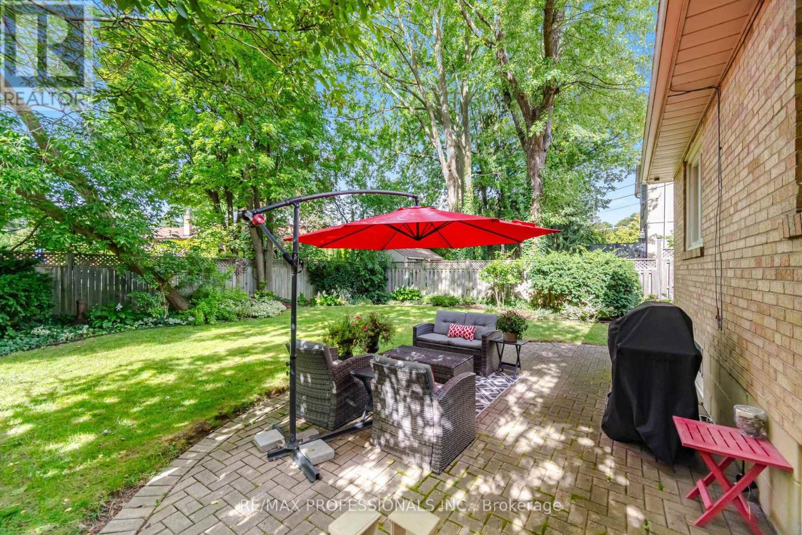 8 Beaverbrook Avenue, Toronto, Ontario M9B 2M7 - Photo 40 - W13755434