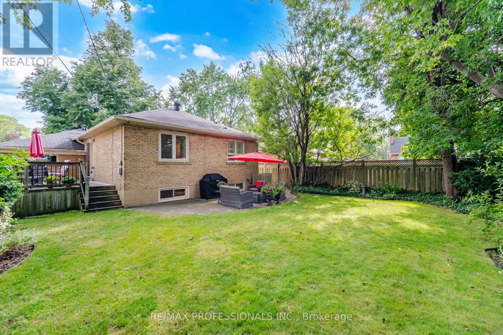 8 Beaverbrook Avenue, Toronto, Ontario M9B 2M7 - Photo 43 - W13755434