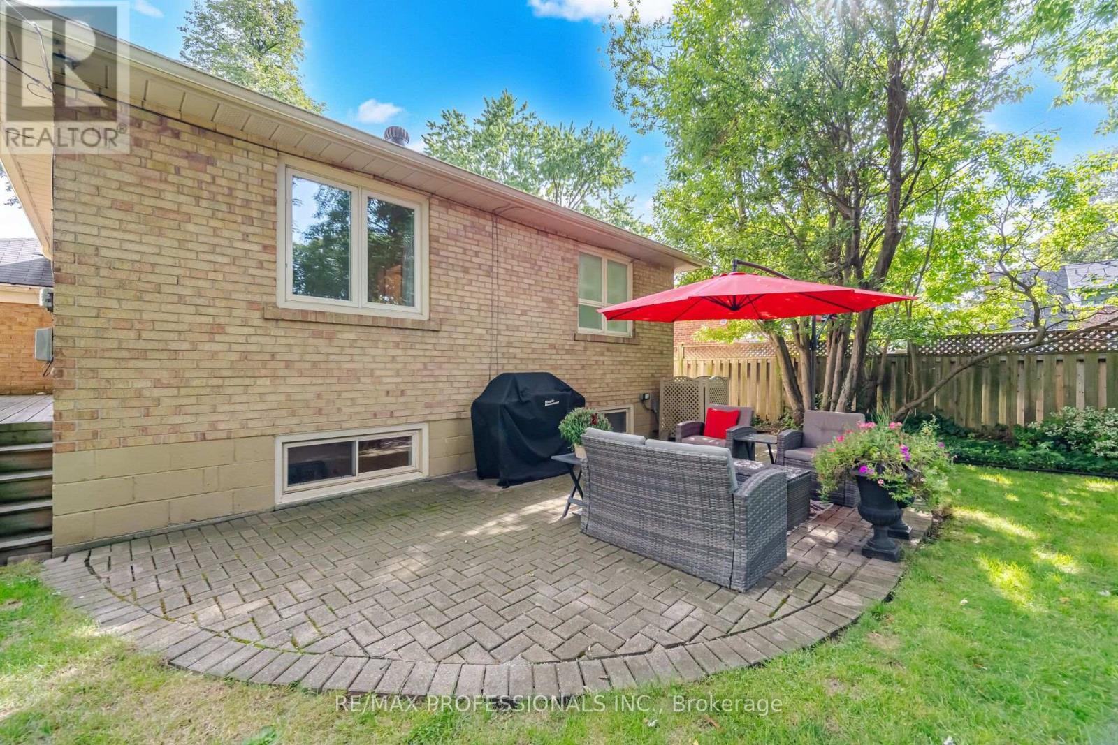 8 Beaverbrook Avenue, Toronto, Ontario M9B 2M7 - Photo 44 - W13755434