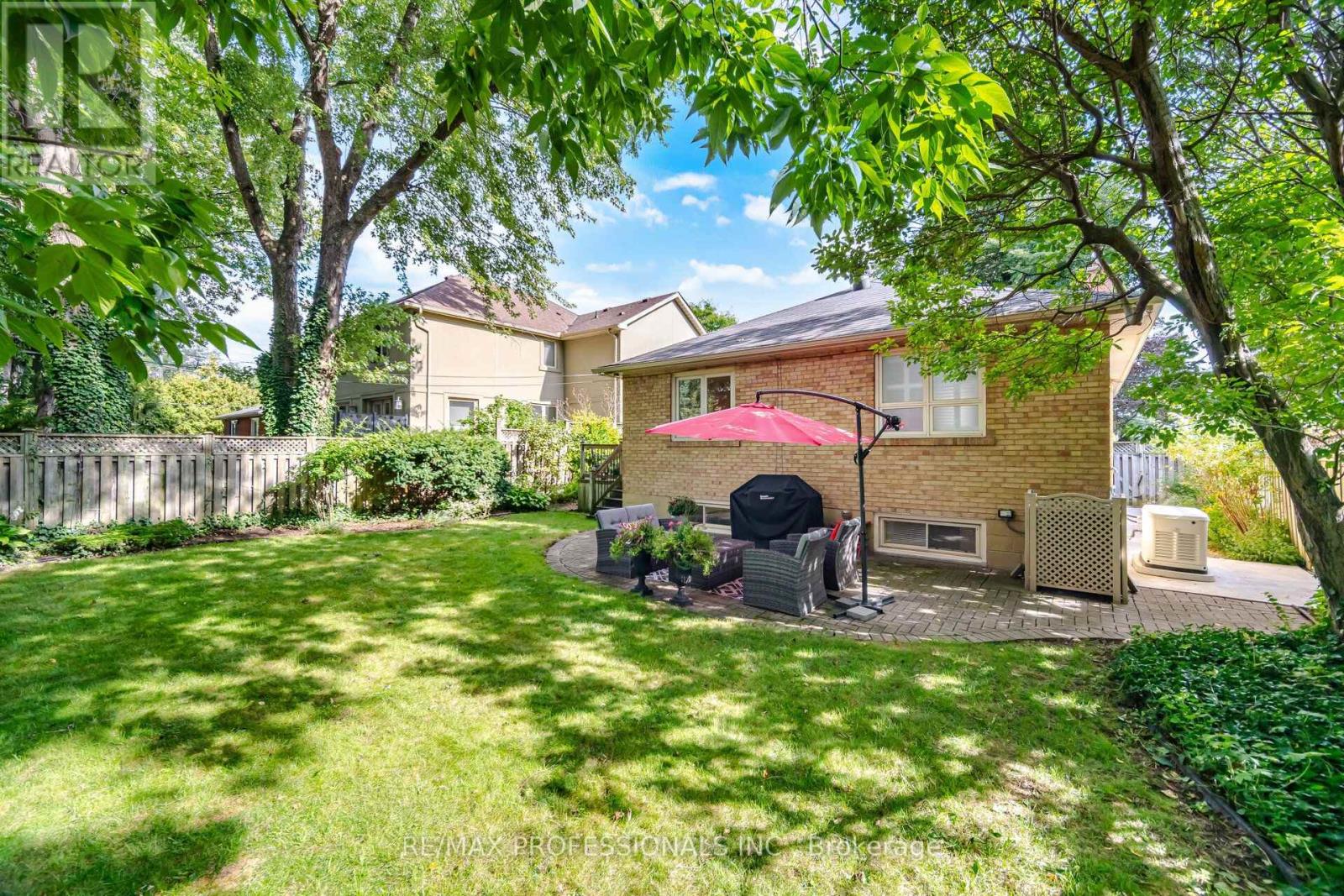 8 Beaverbrook Avenue, Toronto, Ontario M9B 2M7 - Photo 45 - W13755434