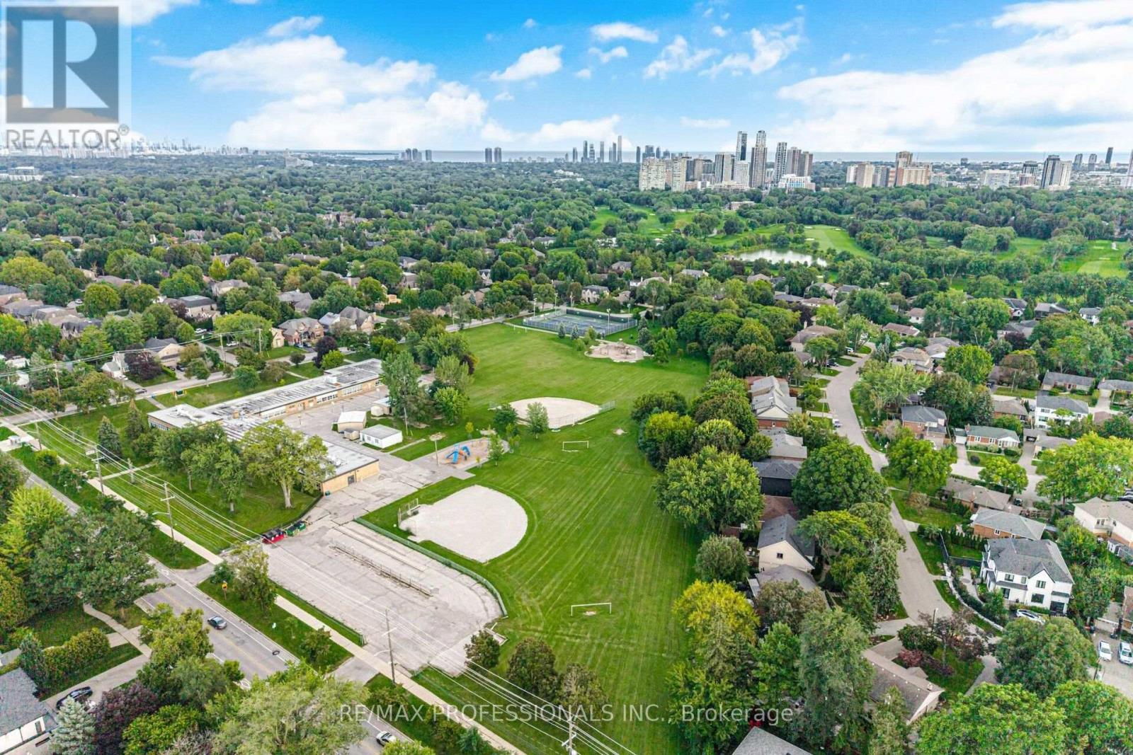 8 Beaverbrook Avenue, Toronto, Ontario M9B 2M7 - Photo 48 - W13755434