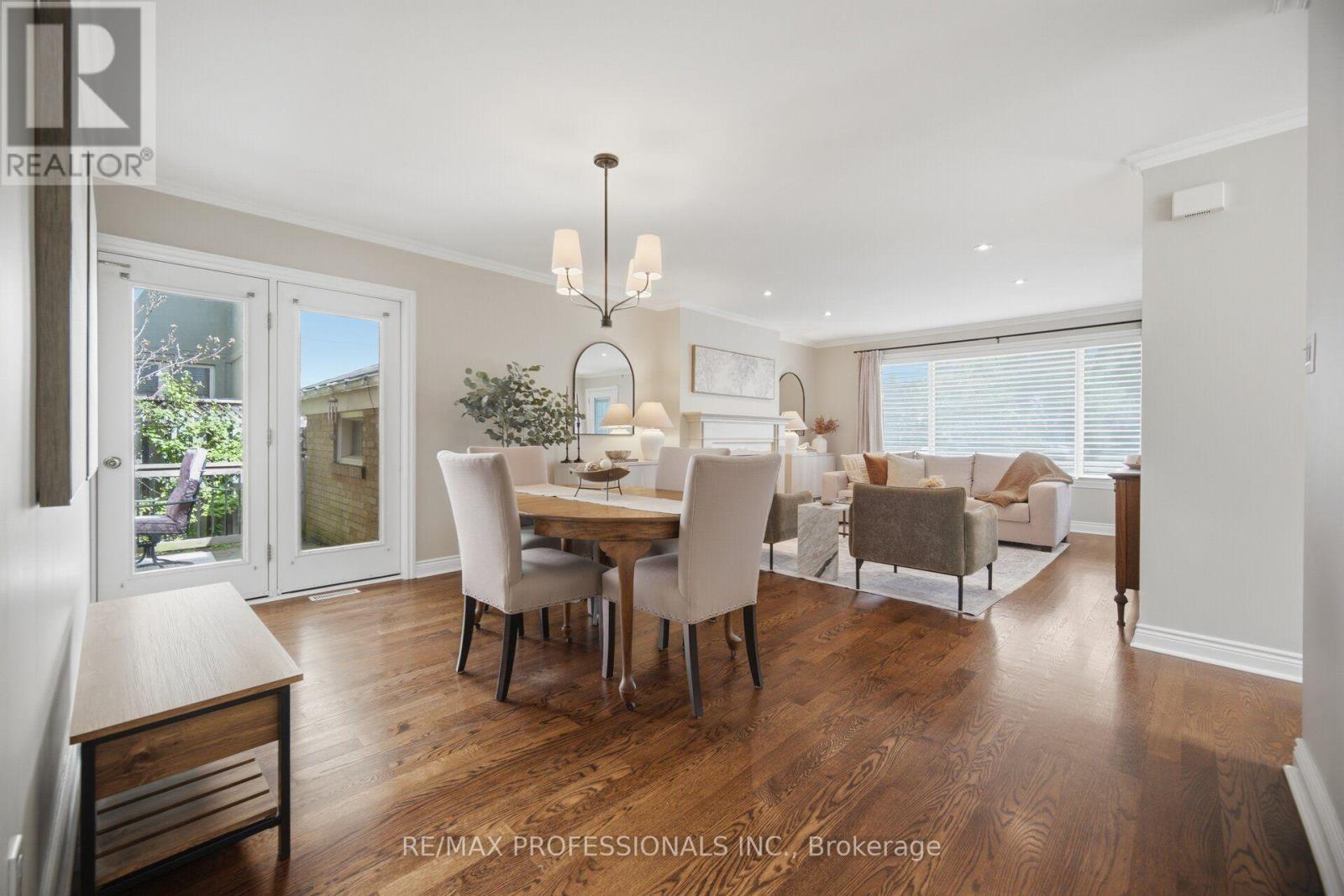 8 Beaverbrook Avenue, Toronto, Ontario M9B 2M7 - Photo 8 - W13755434