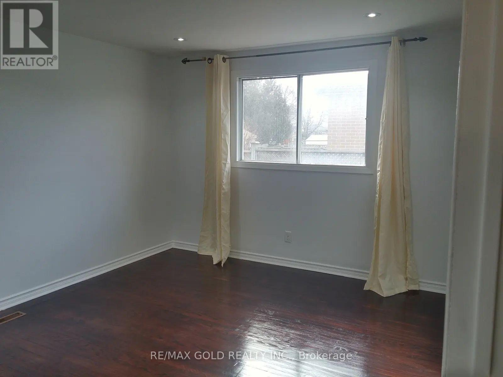 Upper - 7 Forsythia Road, Brampton, Ontario  L6T 2G2 - Photo 10 - W13755564