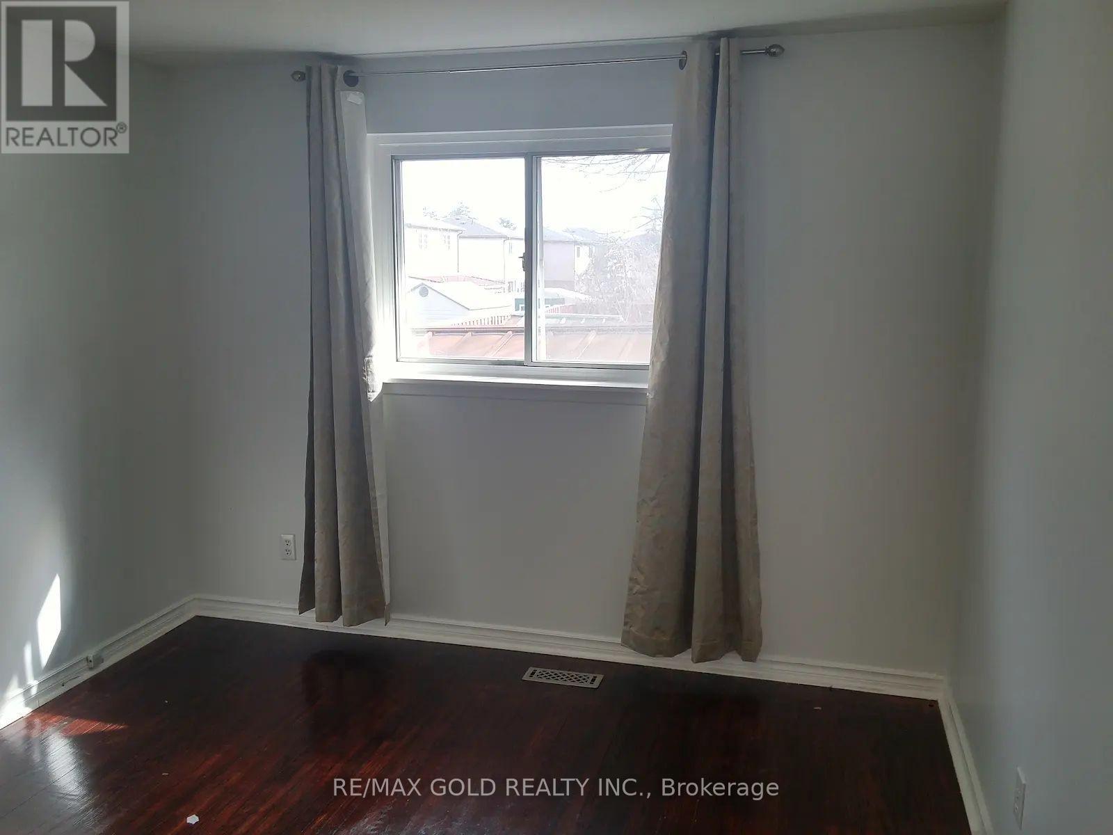 Upper - 7 Forsythia Road, Brampton, Ontario  L6T 2G2 - Photo 11 - W13755564