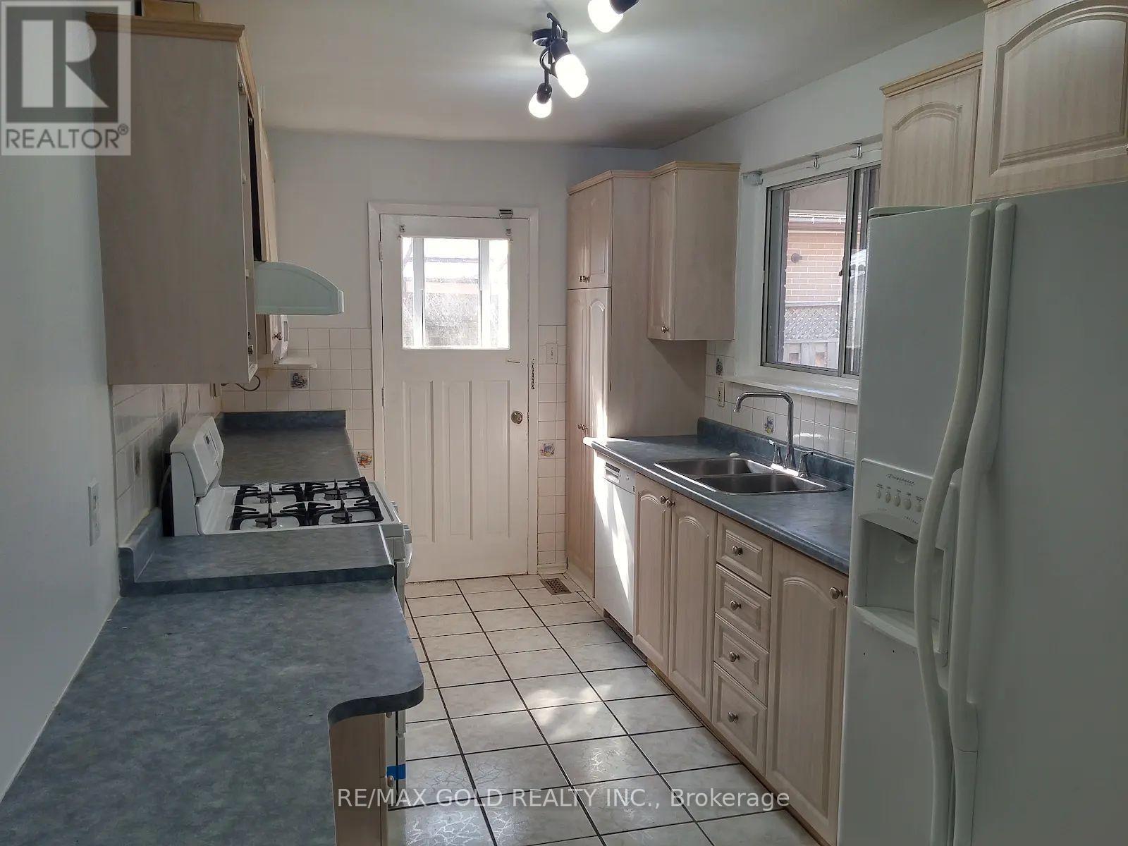 Upper - 7 Forsythia Road, Brampton, Ontario  L6T 2G2 - Photo 4 - W13755564