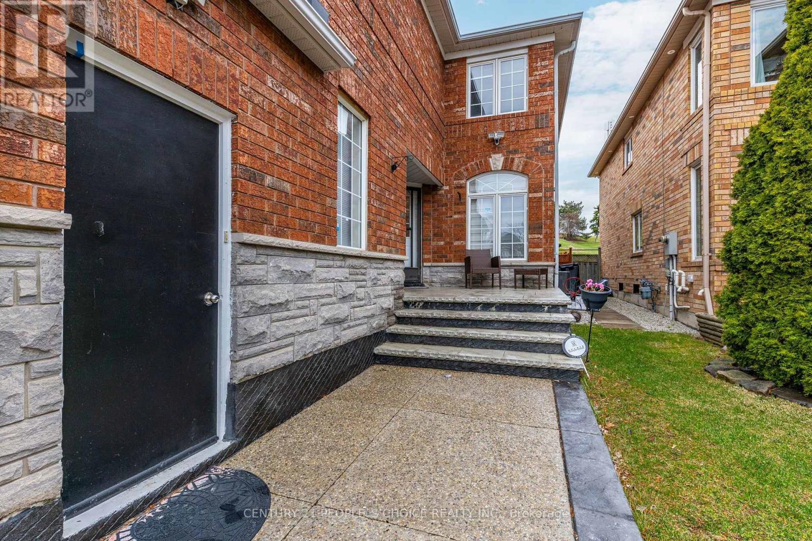5677 Condor Place, Mississauga, Ontario  L5V 2J4 - Photo 2 - W13755572
