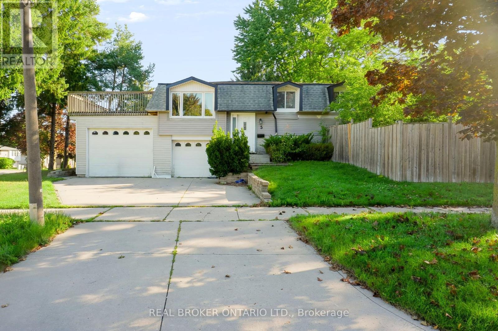 5 NATHANIEL CRESCENT, Kitchener, Ontario