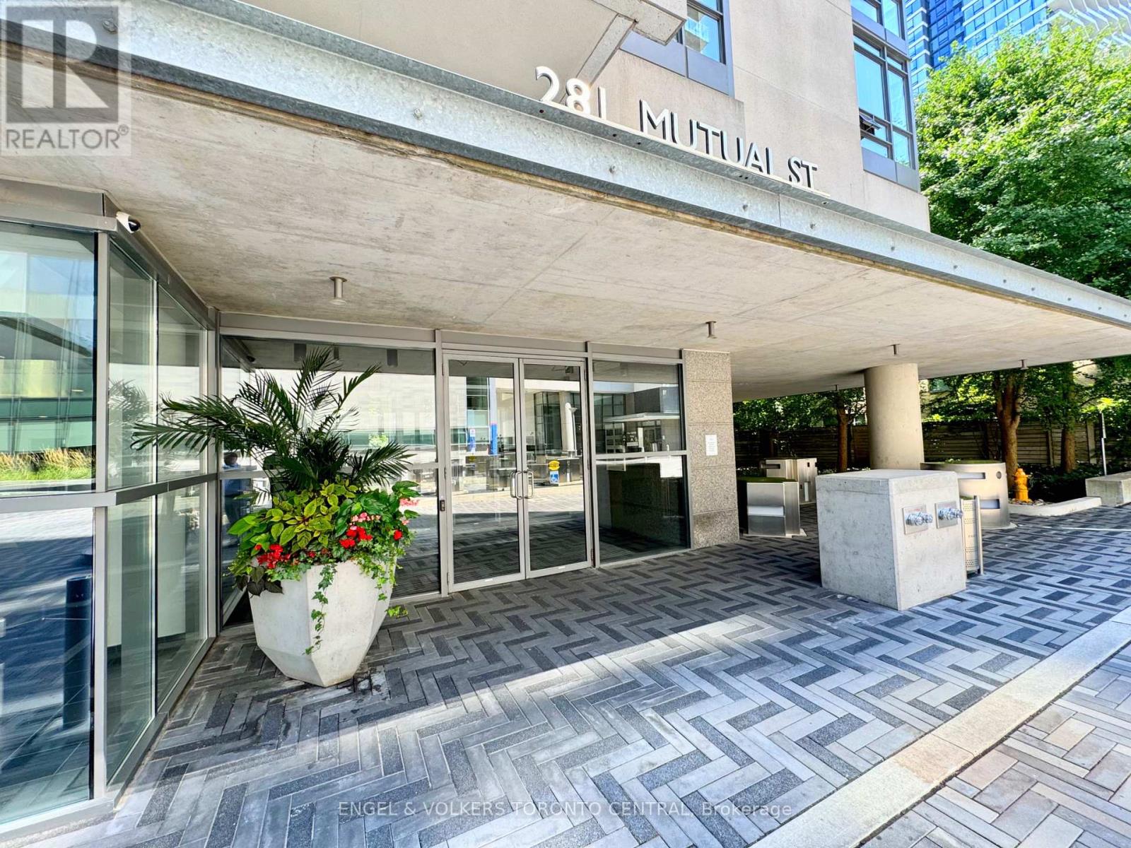 306 - 281 Mutual Street, Toronto, Ontario  M4Y 3C4 - Photo 2 - C13755566