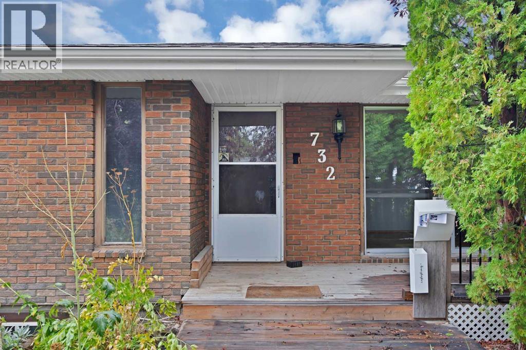 732 Sabrina Road SW, Calgary, Alberta  T2W 0P3 - Photo 2 - A2343314